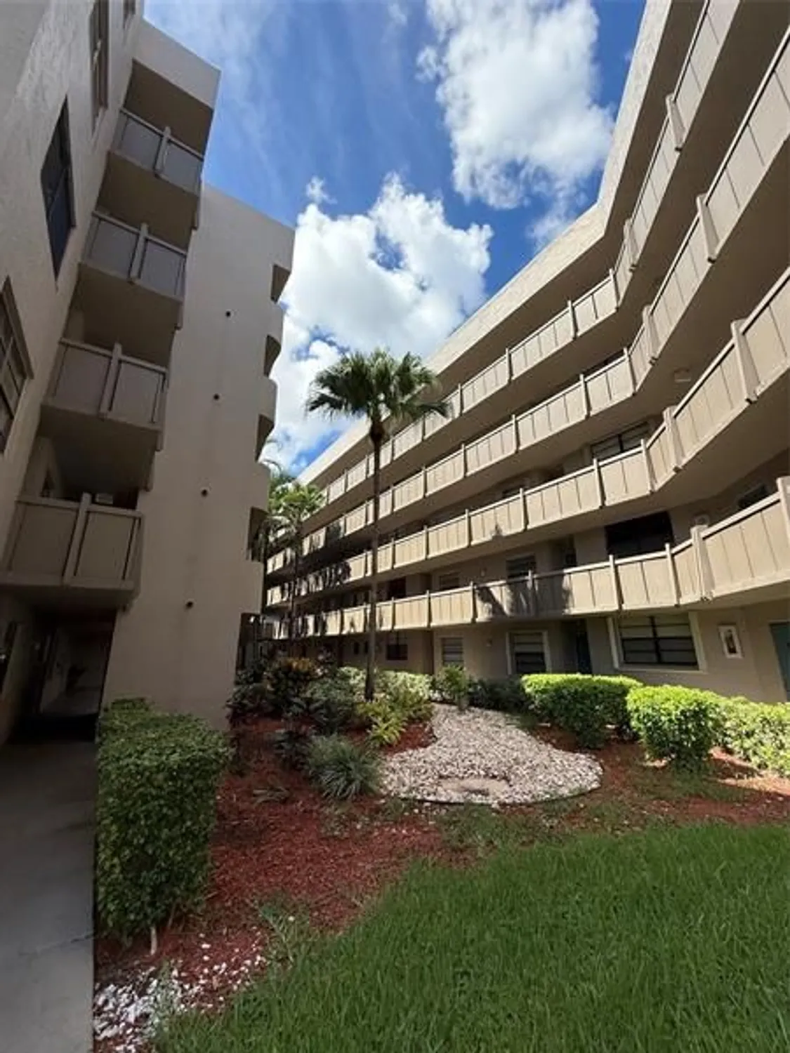 Property Slideshow image 14 of 21 | 1001 colony point cir apt 107, Pembroke Pines, FL, 33026