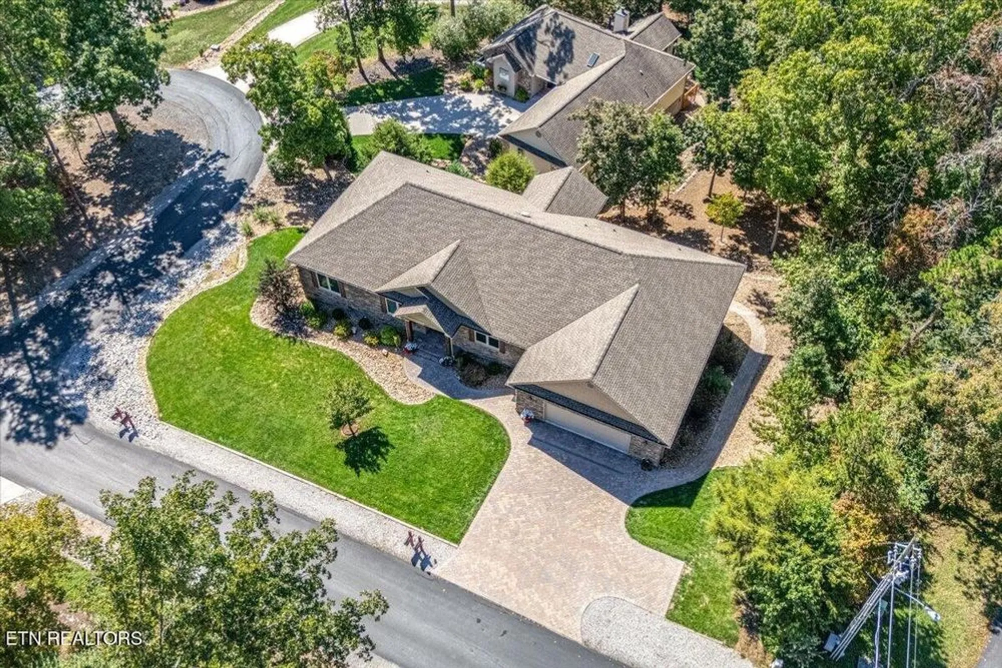 Property Slideshow image 10 of 54 | 400 tanasi way, Loudon, TN, 37774