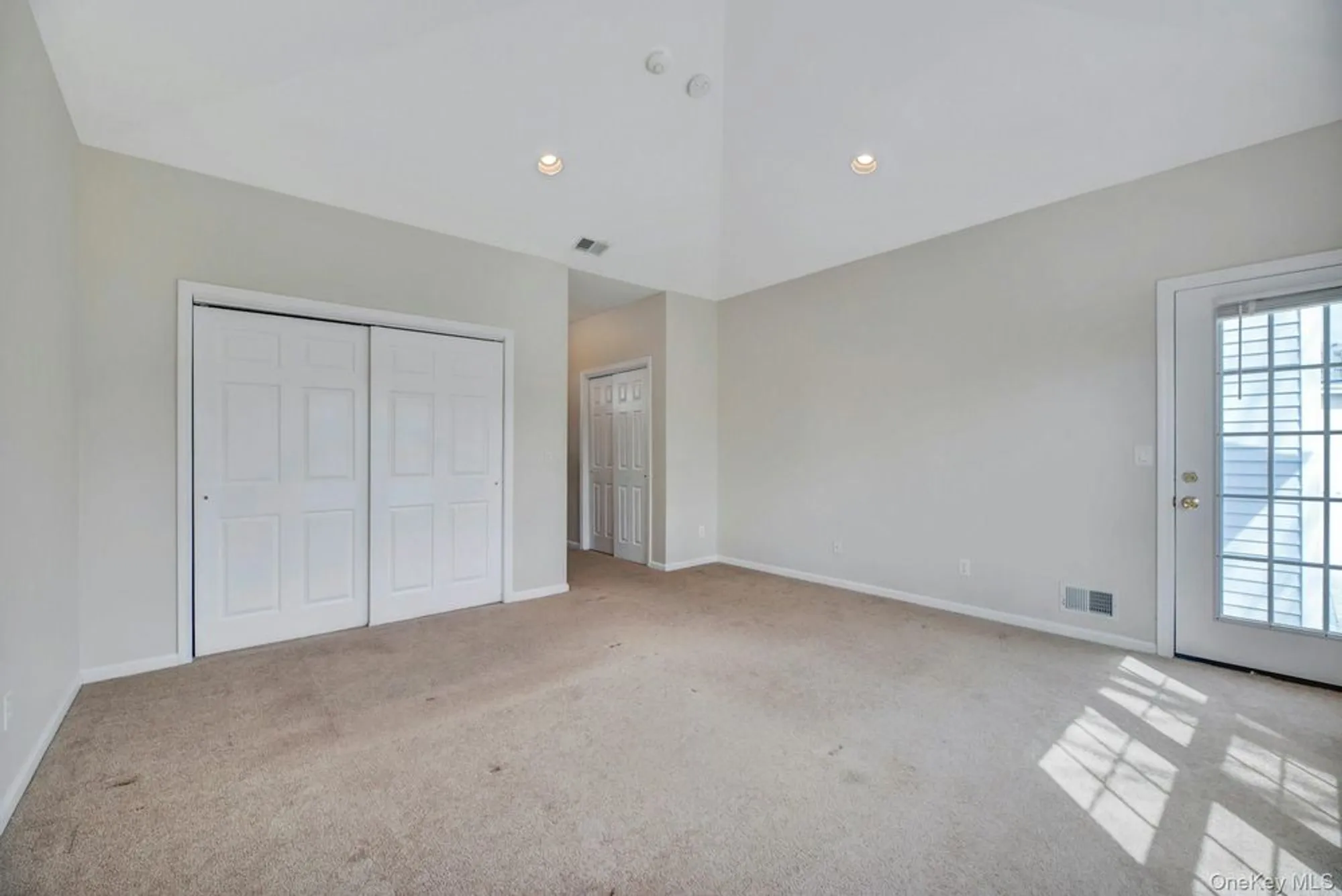 Property Slideshow image 18 of 32 | 521 highland ct # 521, Moriches, NY, 11955