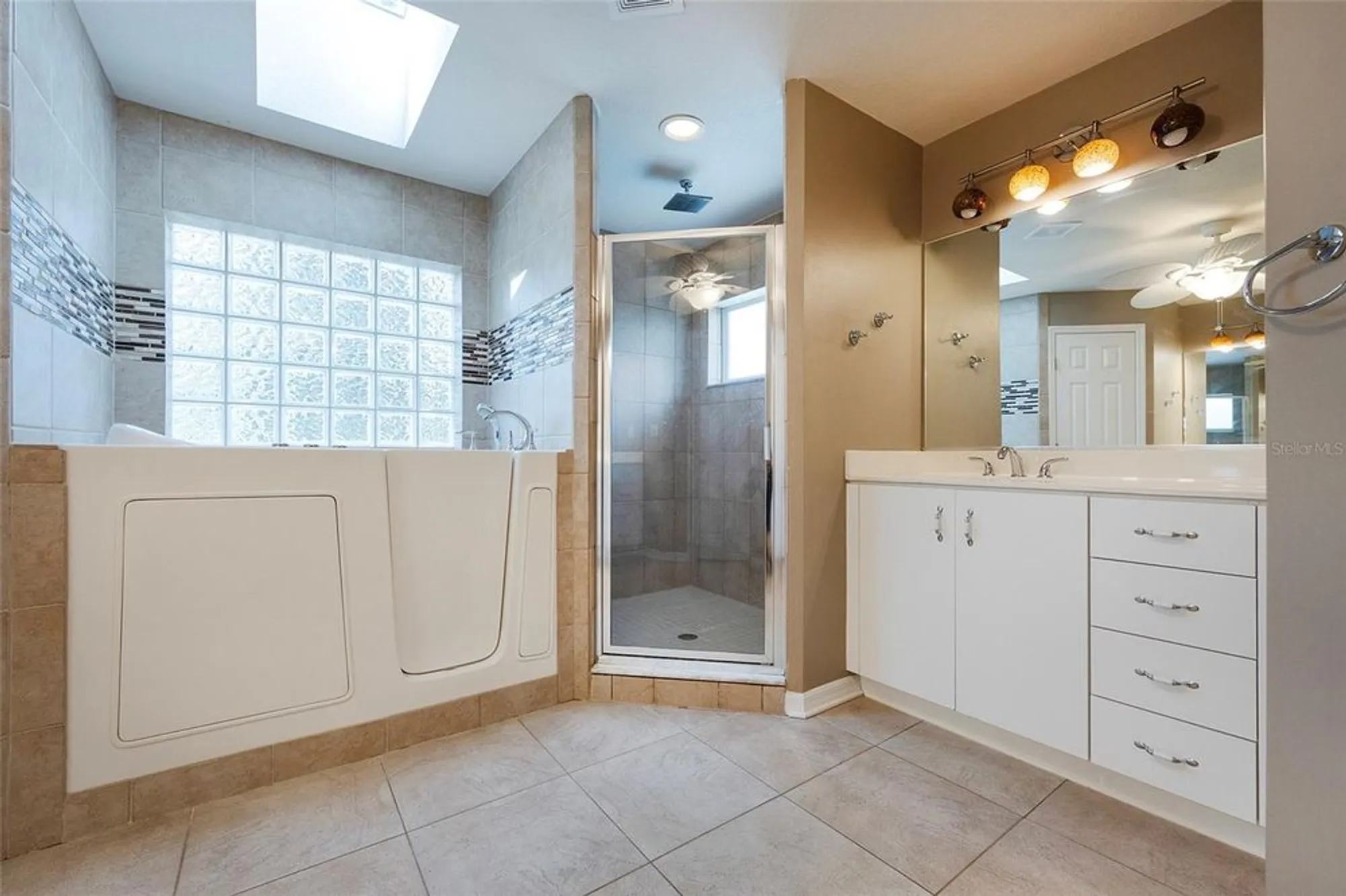 Property Slideshow image 20 of 66 | 6065 spruce point cir, Port Orange, FL, 32128