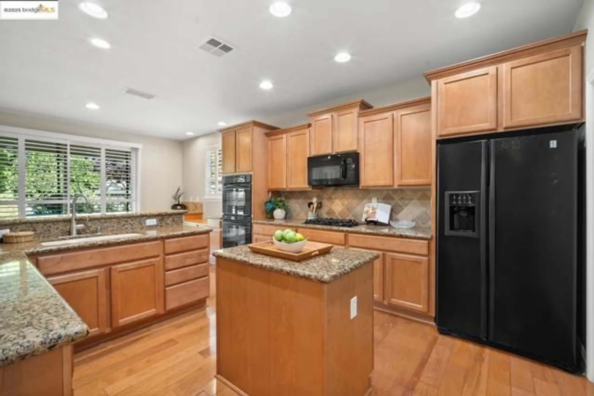 Property Slideshow image 13 of 32 | 131 montilla cir, Sacramento, CA, 95835