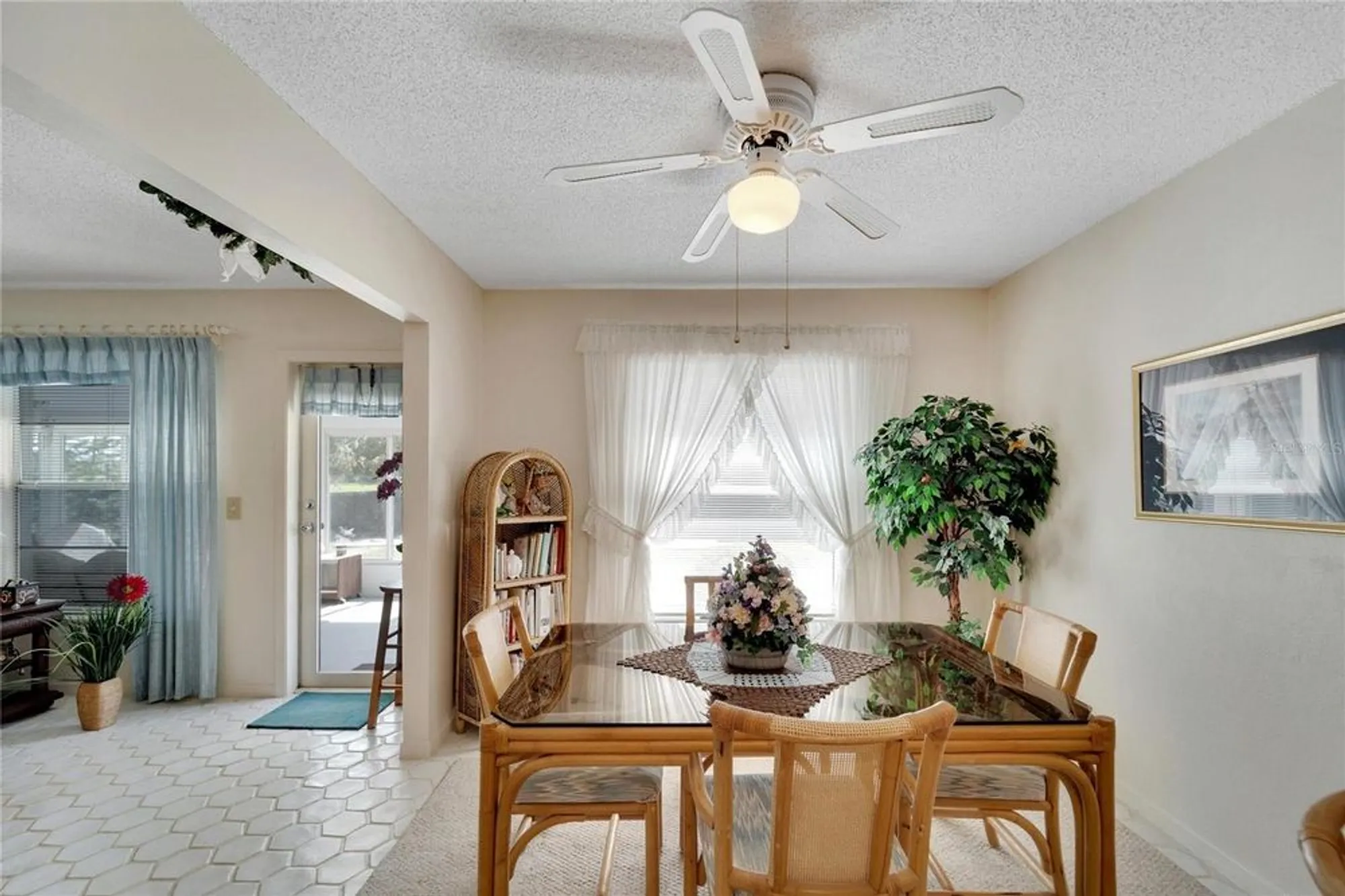 Property Slideshow image 7 of 42 | 612 allegheny dr, Sun City Center, FL, 33573