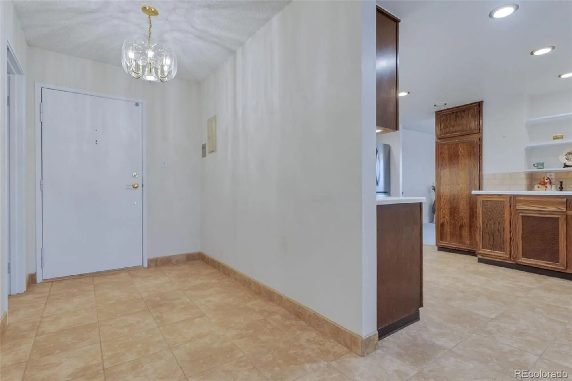 Property Slideshow image 9 of 21 | 13691 e marina dr 301, Aurora, CO, 80014