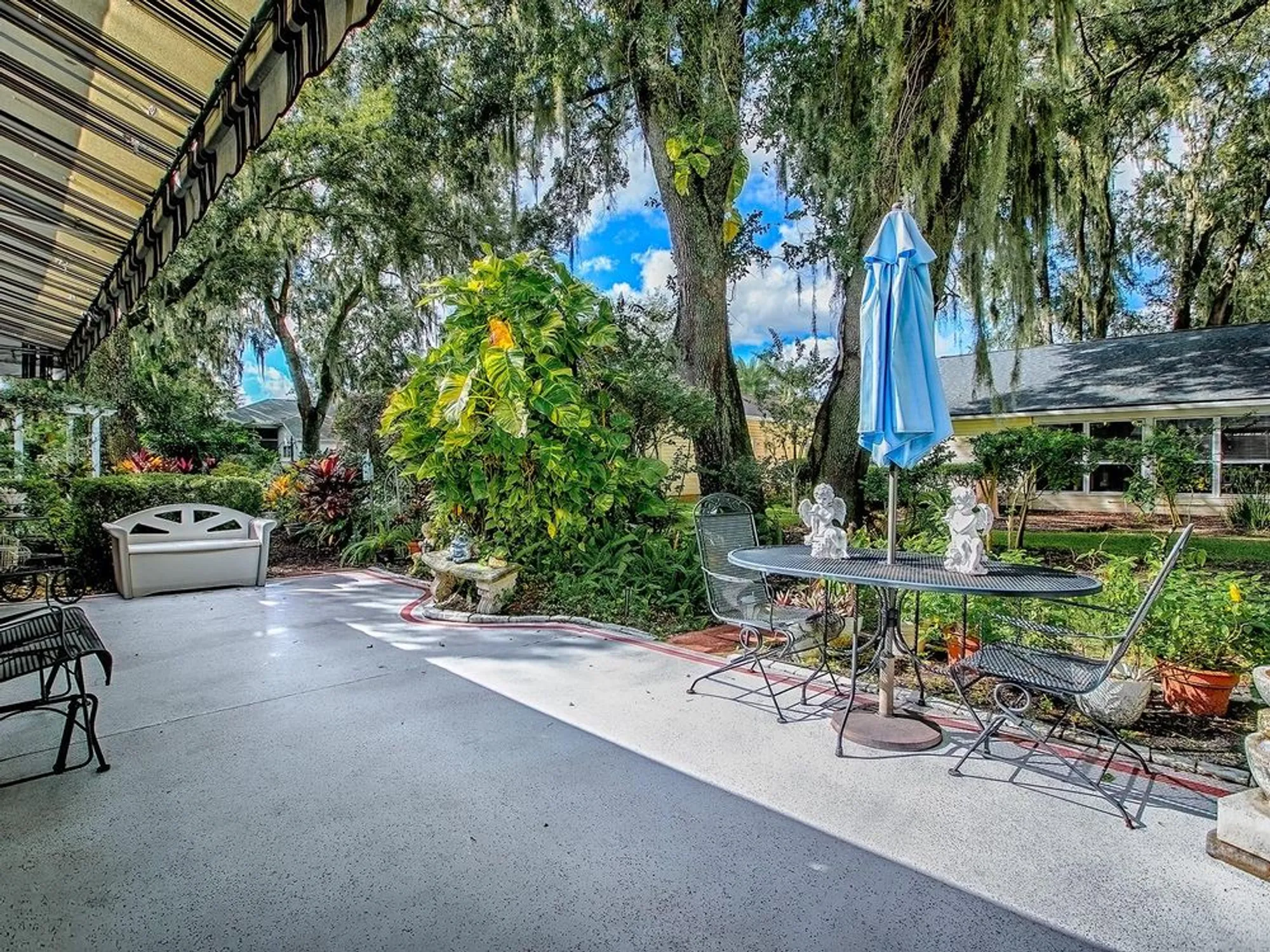 Property Slideshow image 45 of 62 | 25749 whisper oaks rd, Leesburg, FL, 34748