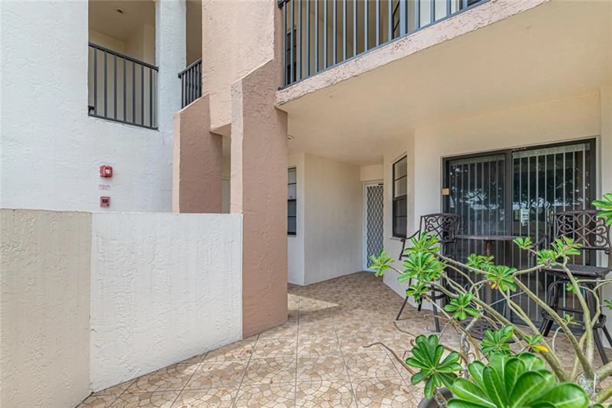 Property Slideshow image 5 of 50 | 7312 fairfax dr 102, Tamarac, FL, 33321