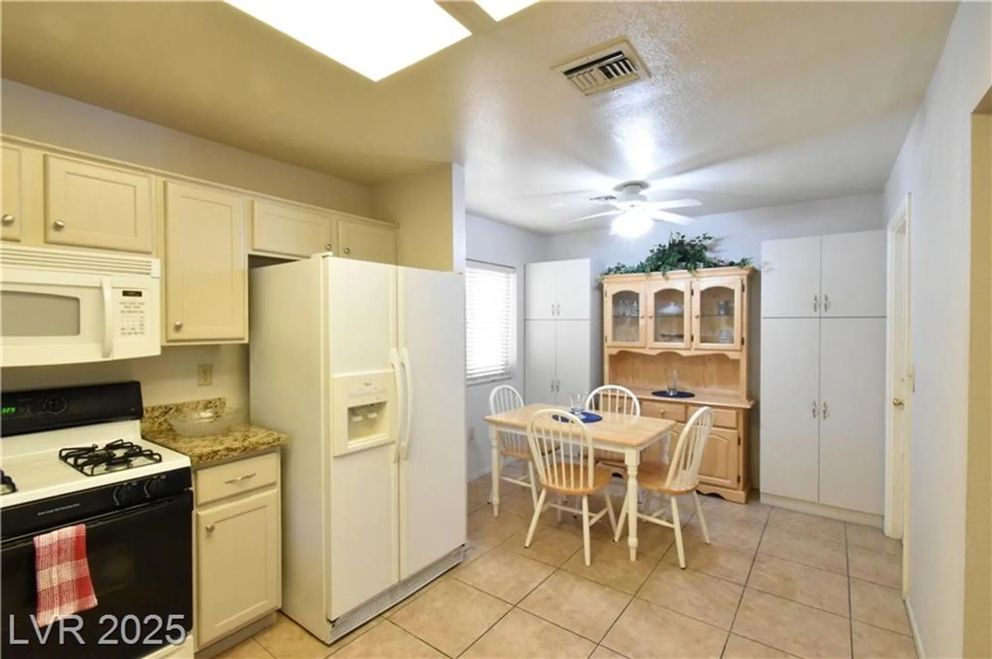 Property Slideshow image 14 of 29 | 2412 springridge dr, Las Vegas, NV, 89134