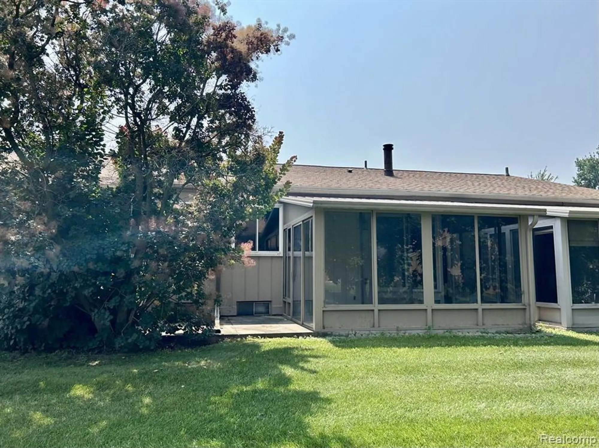 Property Slideshow image 2 of 27 | 25323 potomac dr # 2, South Lyon, MI, 48178