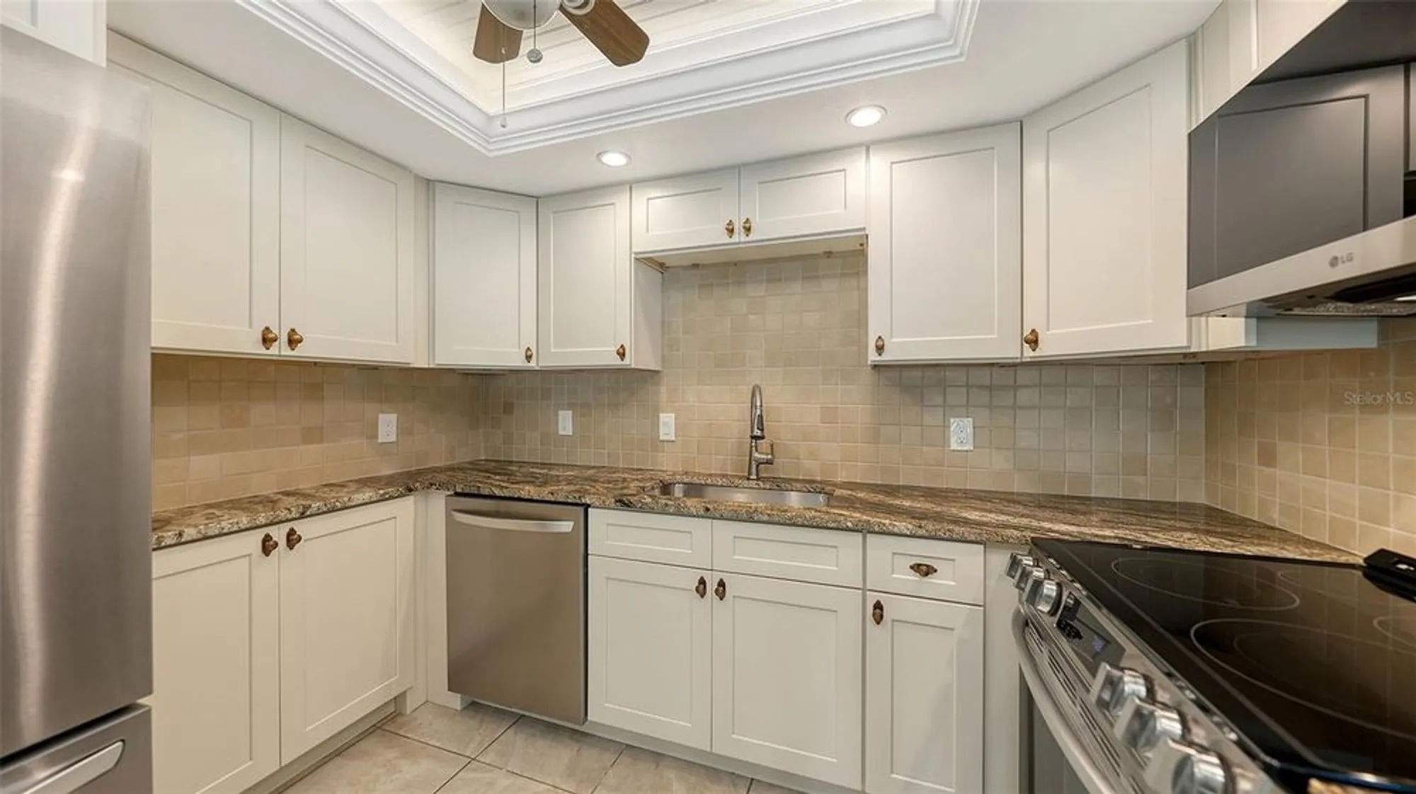 Property Slideshow image 35 of 91 | 225 hourglass way apt 103, Sarasota, FL, 34242