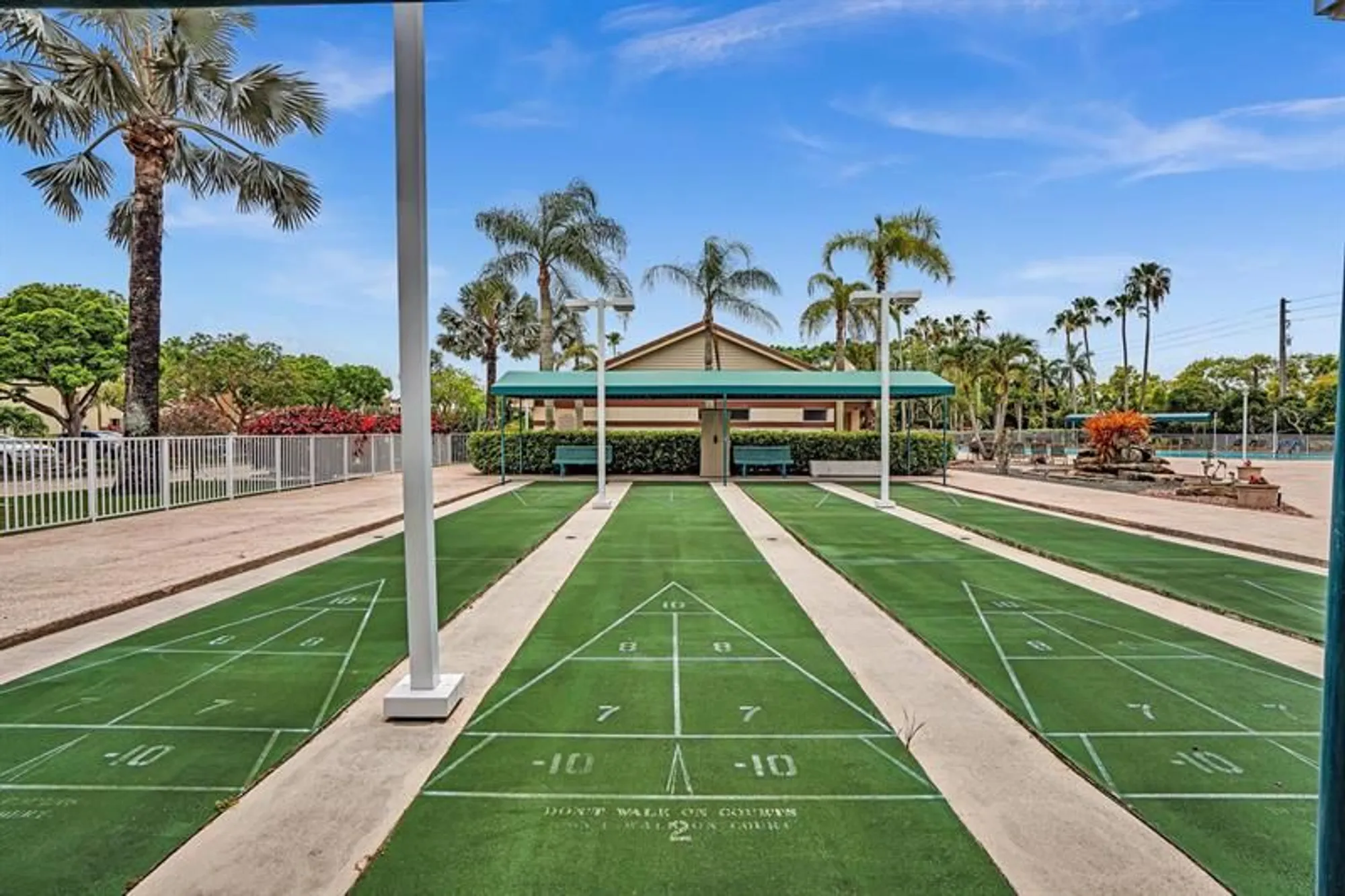 Property Slideshow image 48 of 71 | 7512 n devon dr 210, Tamarac, FL, 33321