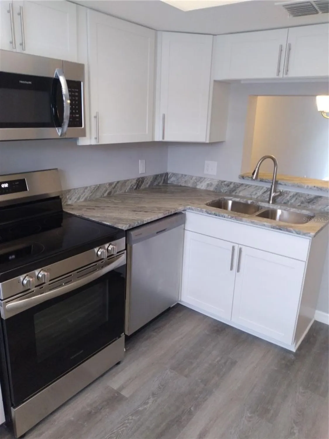 Property Slideshow image 13 of 16 | 1415 doolittle ln 104, Dunedin, FL, 34698