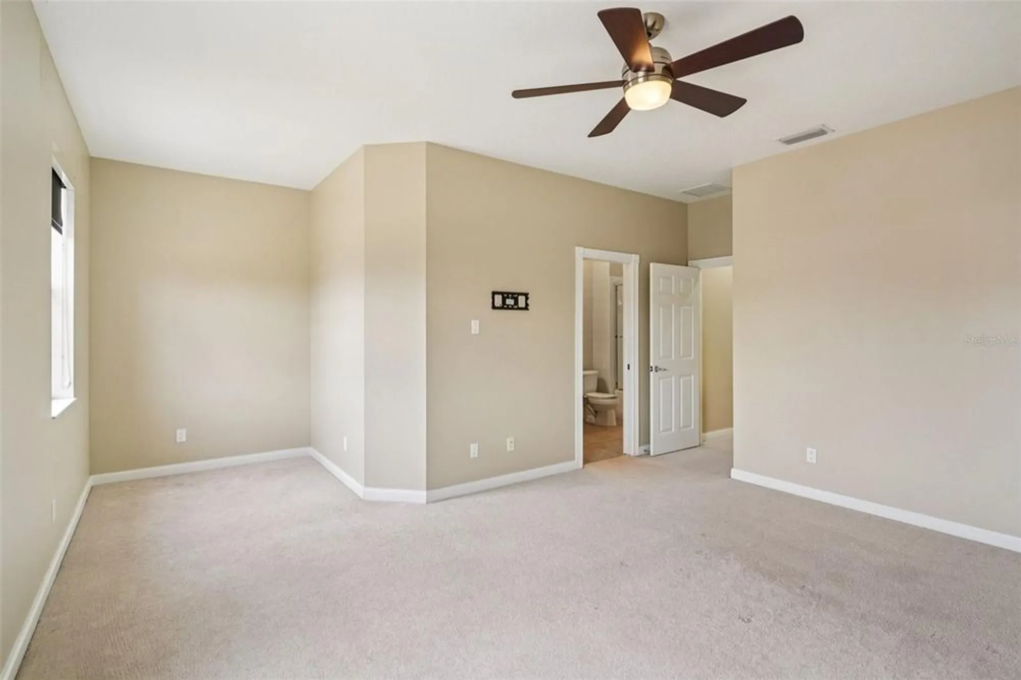 Property Slideshow image 31 of 59 | 8430 leatherleaf ln, Orlando, FL, 32827