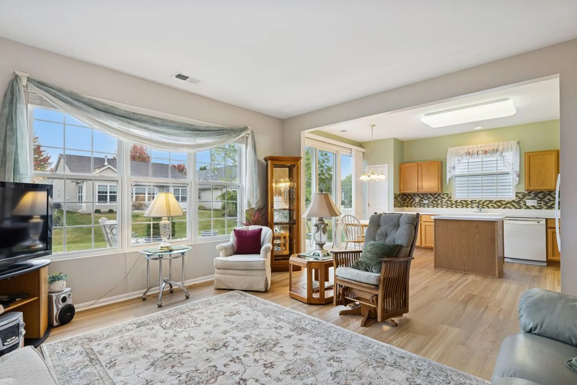 Property Slideshow image 12 of 20 | 2596 venetian ln, Elgin, IL, 60124