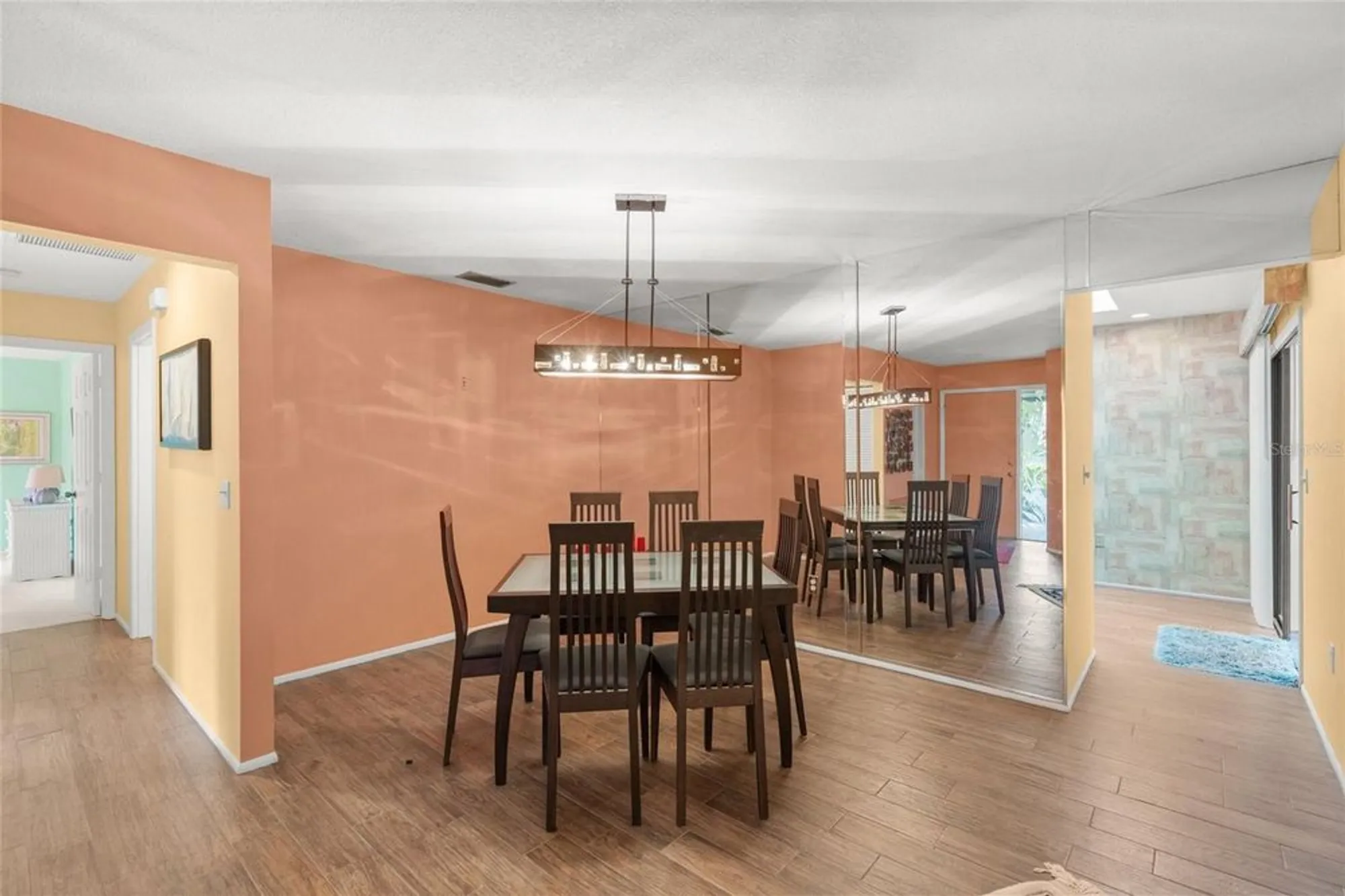 Property Slideshow image 4 of 43 | 4637 willow wood cir 44, Sarasota, FL, 34241