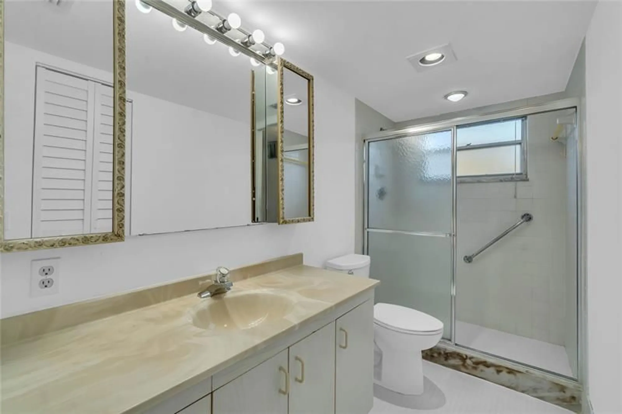 Property Slideshow image 9 of 24 | 3001 portofino isle m3, Coconut Creek, FL, 33066