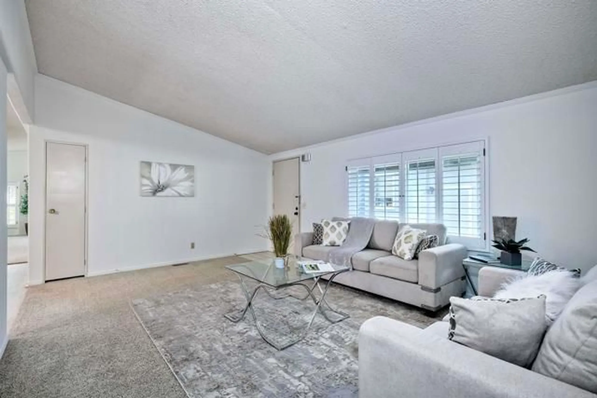 Property Slideshow image 5 of 42 | 1146 via santa paulo, Vista, CA, 92081