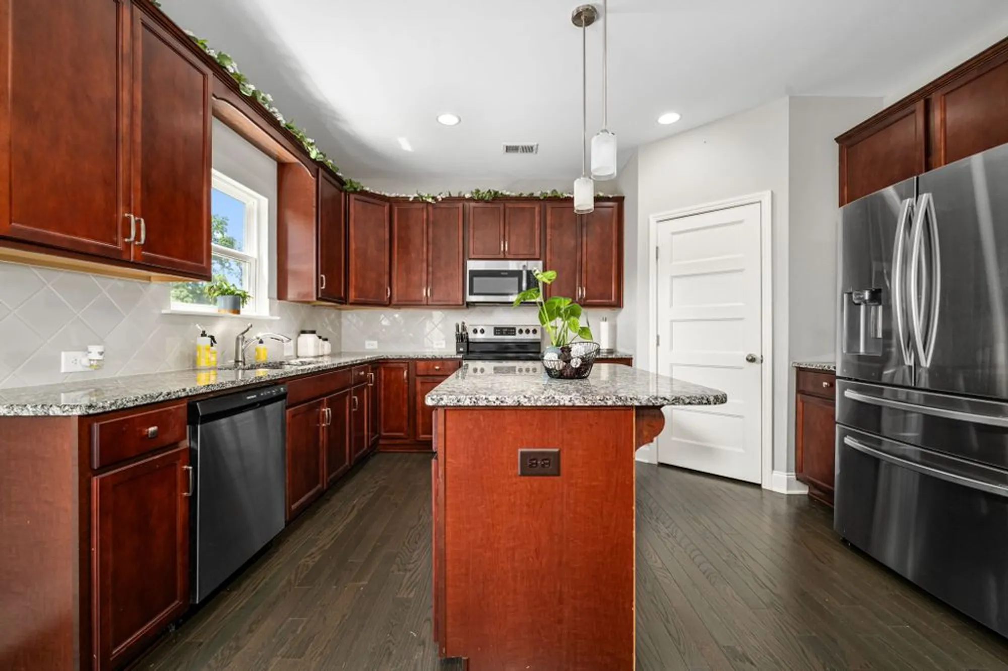 Property Slideshow image 14 of 31 | 1629 summit rdg, Lebanon, TN, 37090