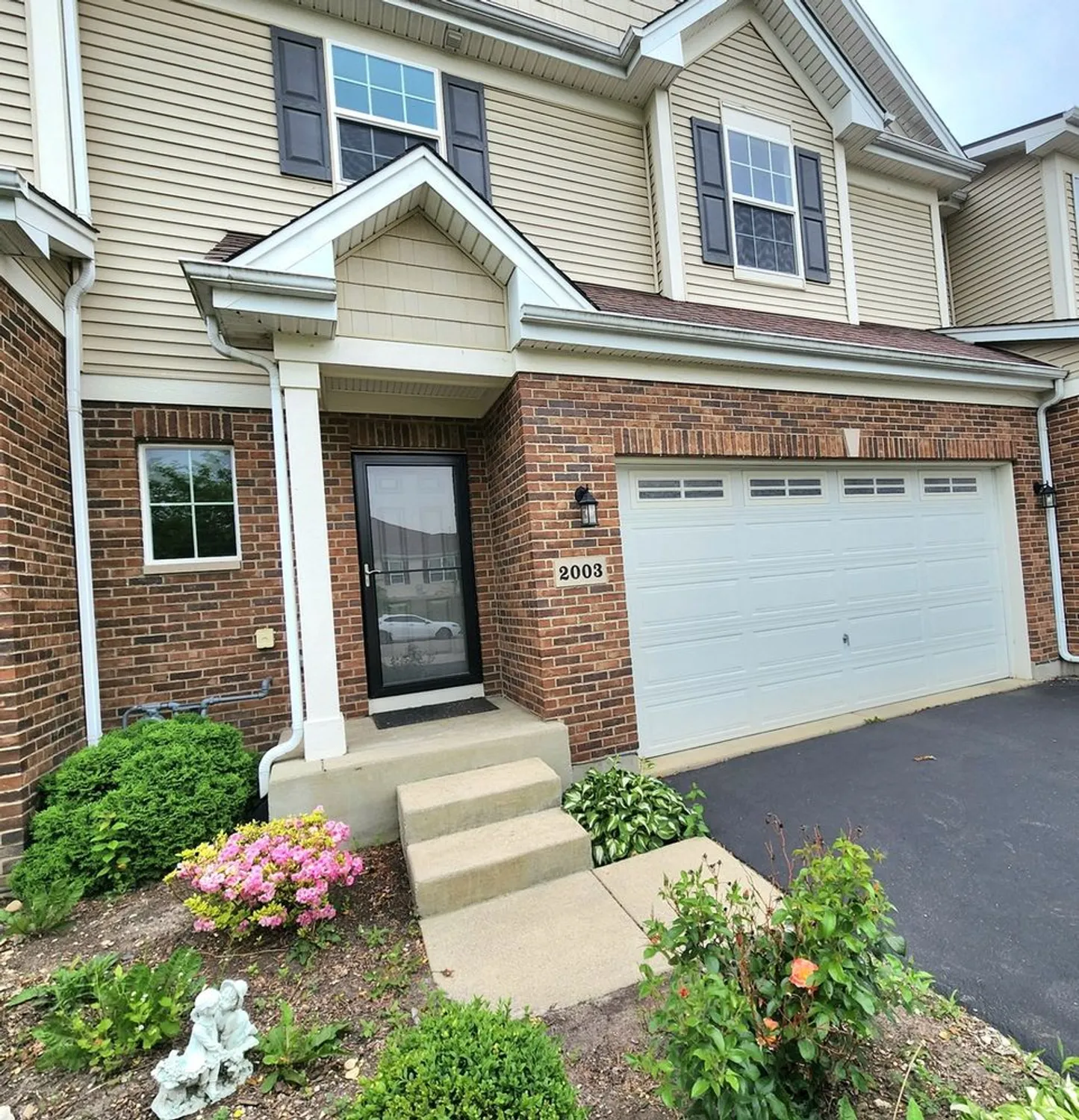 Property Slideshow image 2 of 29 | 2003 magenta ln, Algonquin, IL, 60102