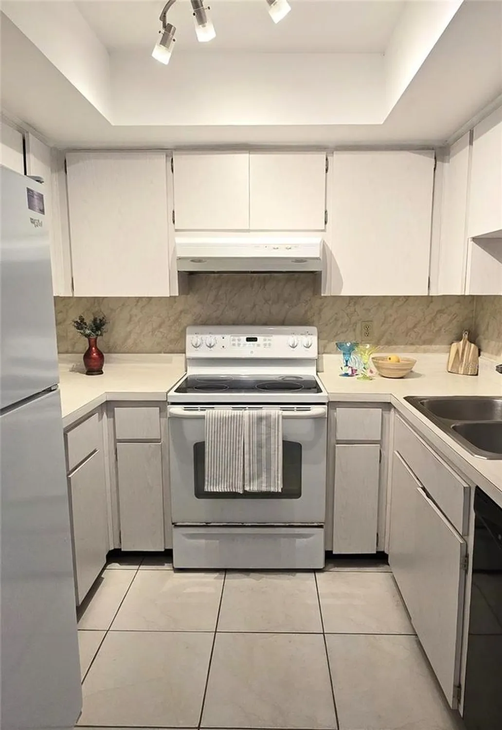 Property Slideshow image 13 of 31 | 2390 shelly dr d, Palm Harbor, FL, 34684