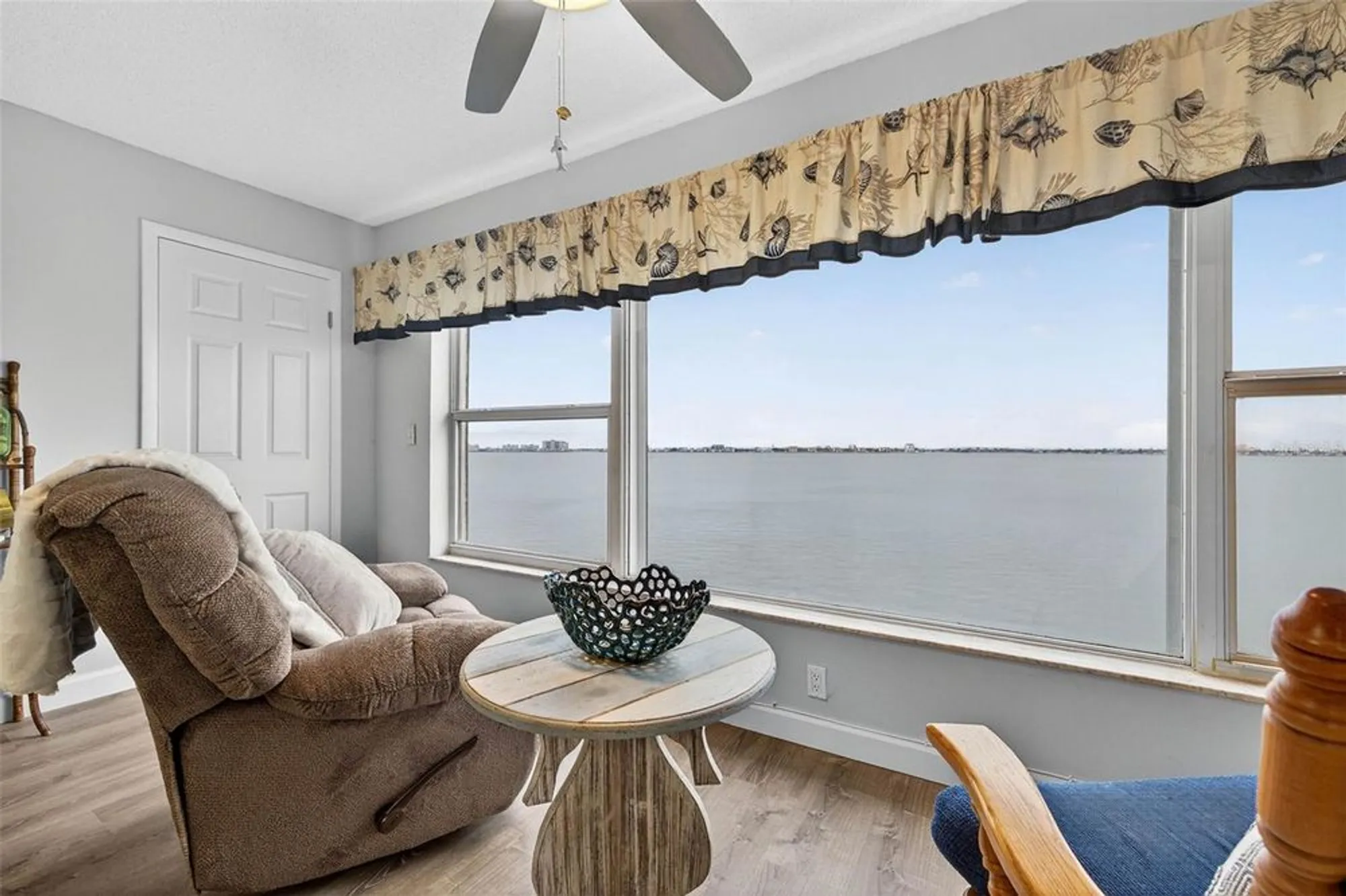 Property Slideshow image 14 of 44 | 6020 shore blvd 602, Gulfport, FL, 33707