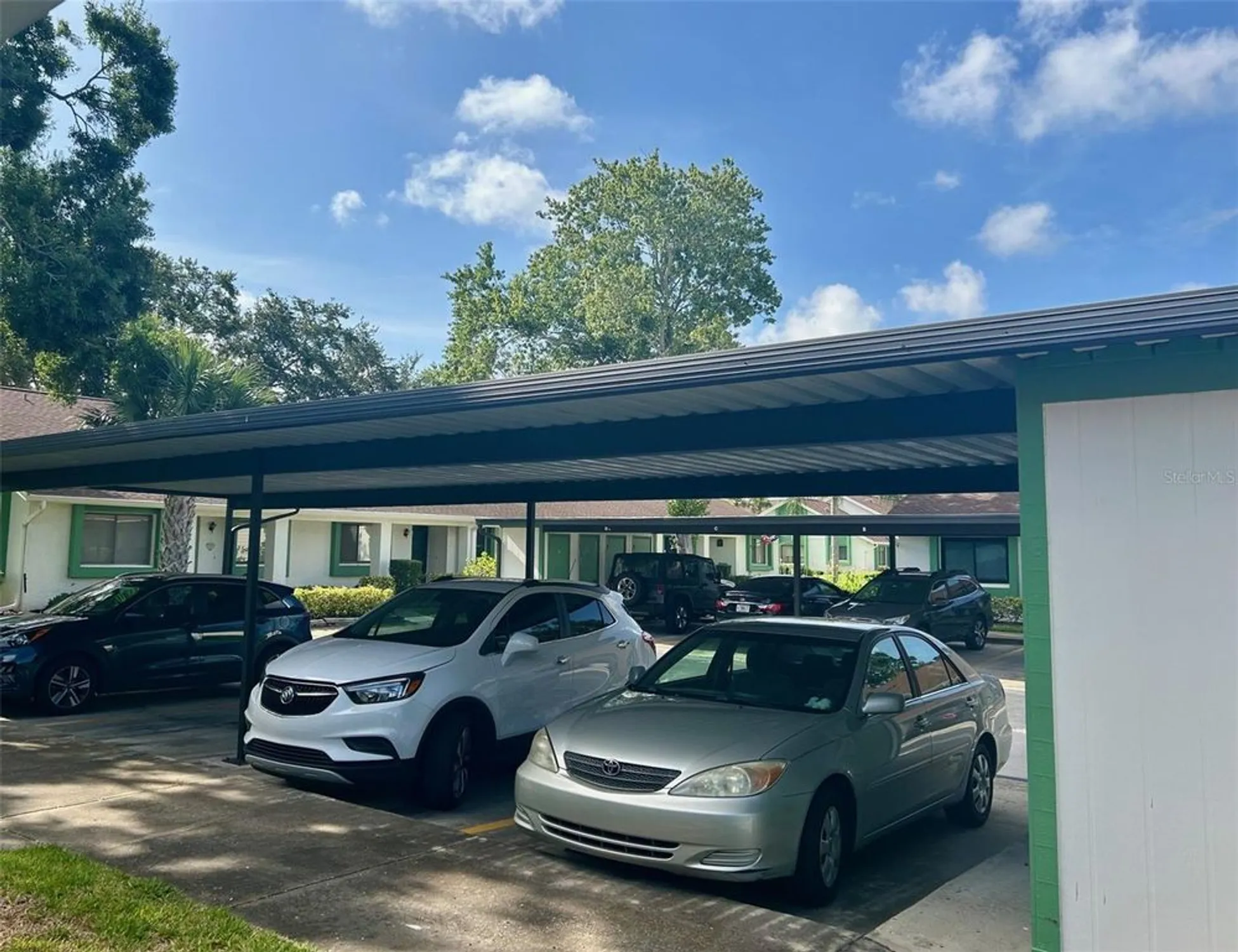 Property Slideshow image 14 of 28 | 2541 laurelwood dr # 8c, Clearwater, FL, 33763