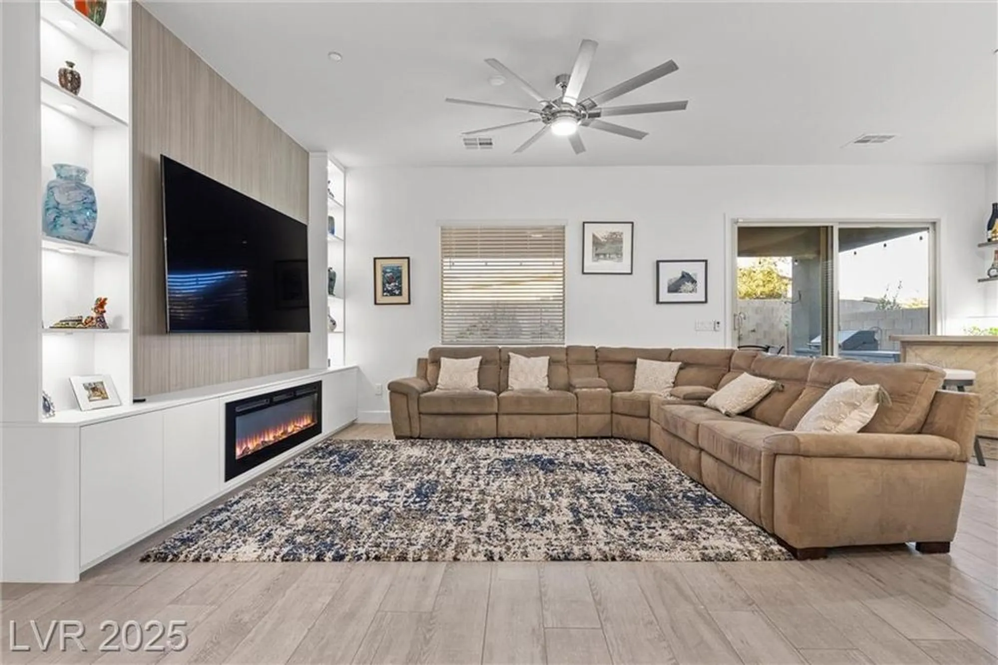 Property Slideshow image 11 of 55 | 12476 heritage bend dr, Las Vegas, NV, 89138