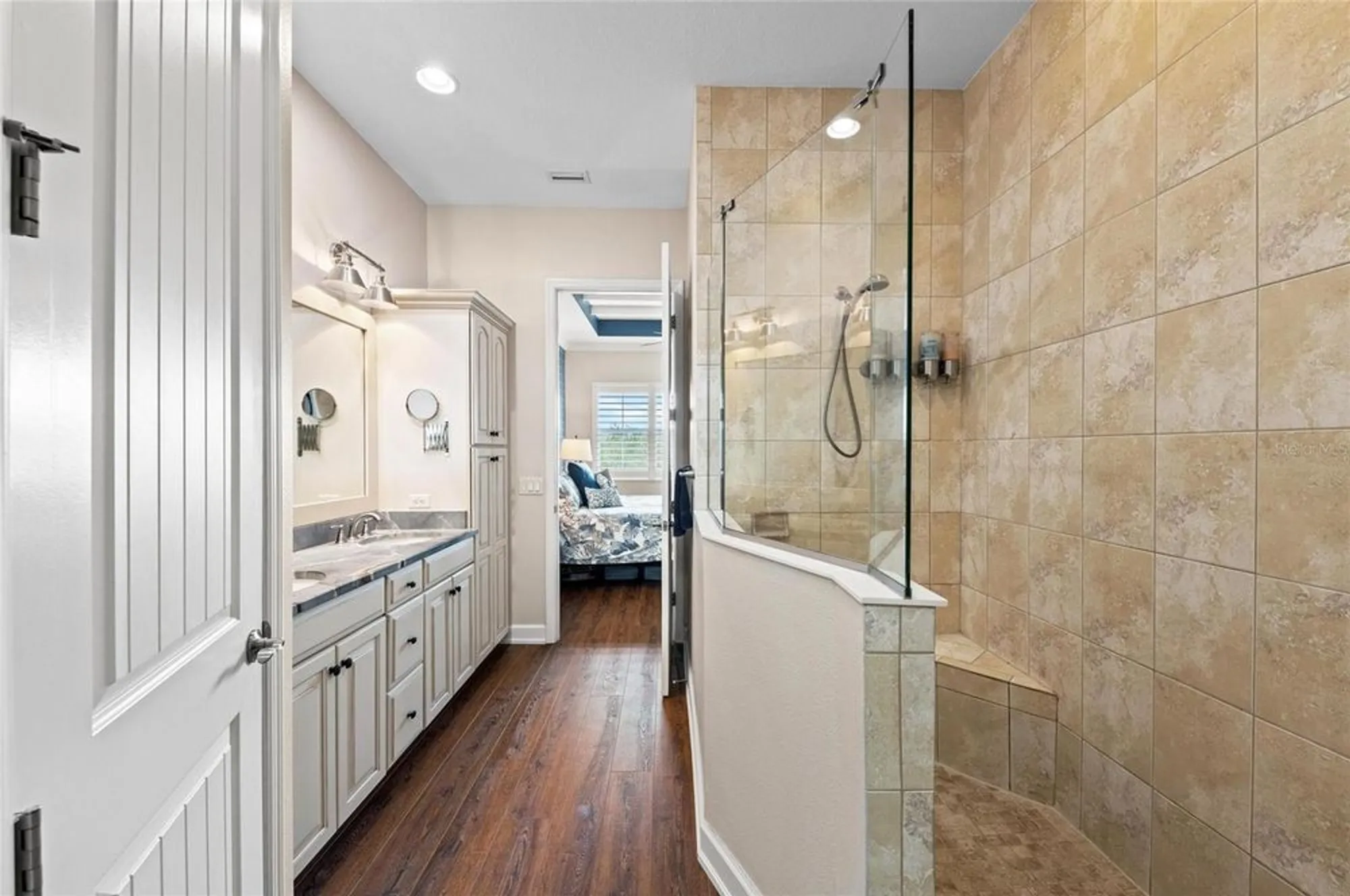 Property Slideshow image 33 of 99 | 241 sapphire lake dr 201, Bradenton, FL, 34209