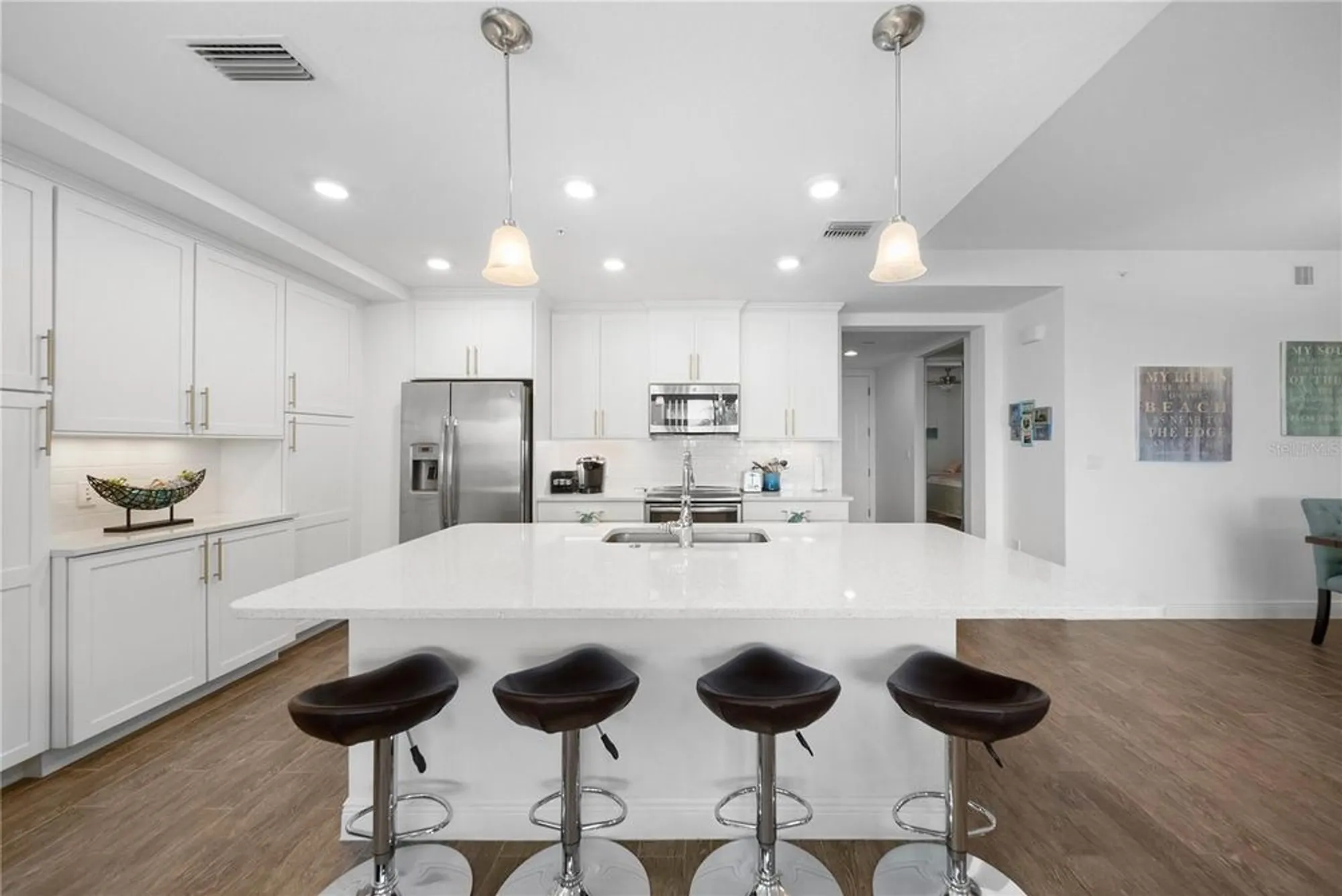 Property Slideshow image 16 of 72 | 391 aruba cir 303, Bradenton, FL, 34209