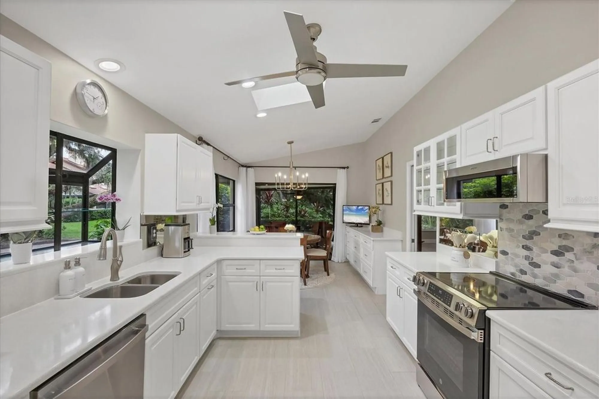Property Slideshow image 27 of 94 | 7254 oak moss dr 72, Sarasota, FL, 34241