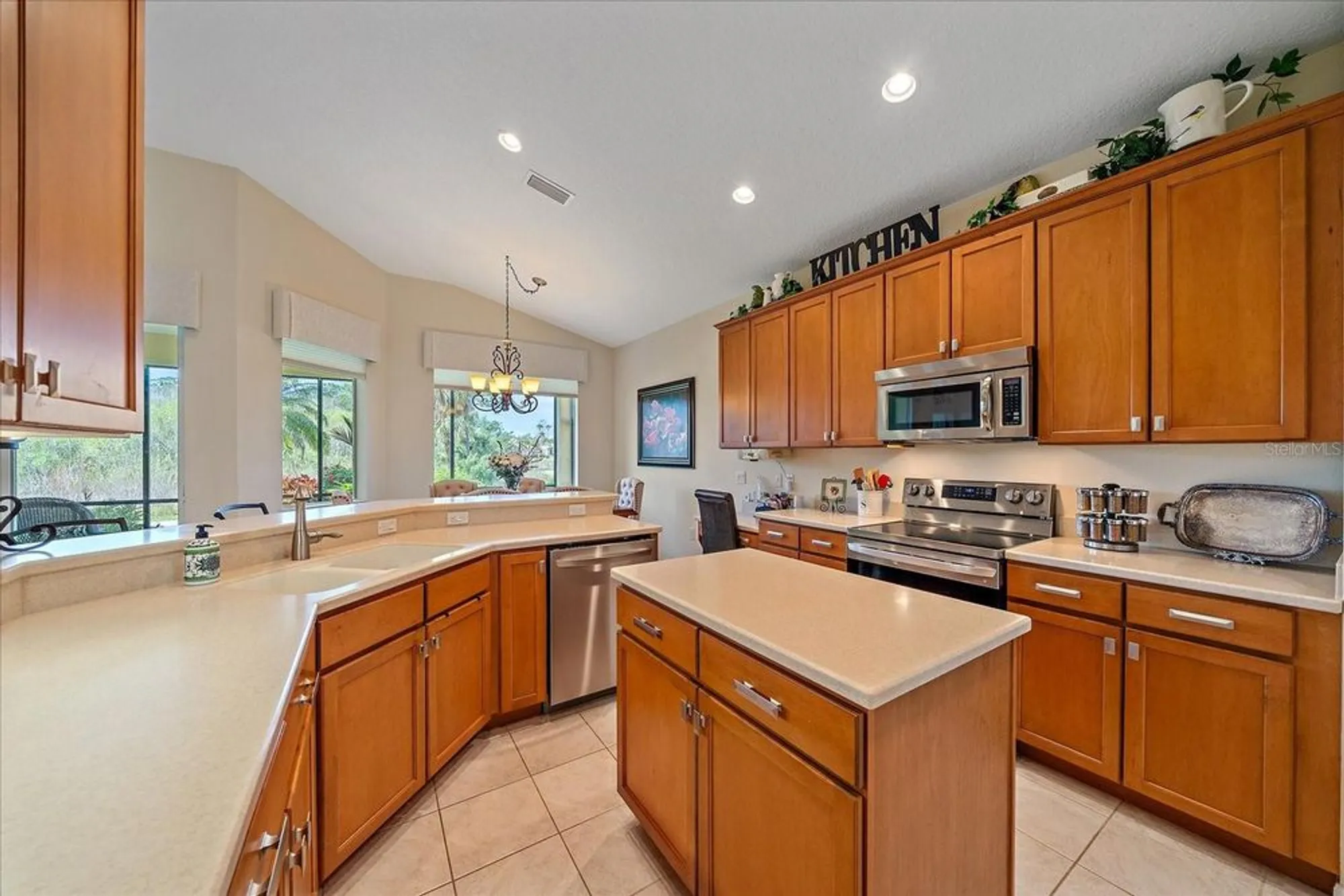 Property Slideshow image 15 of 43 | 6540 tailfeather way, Bradenton, FL, 34203