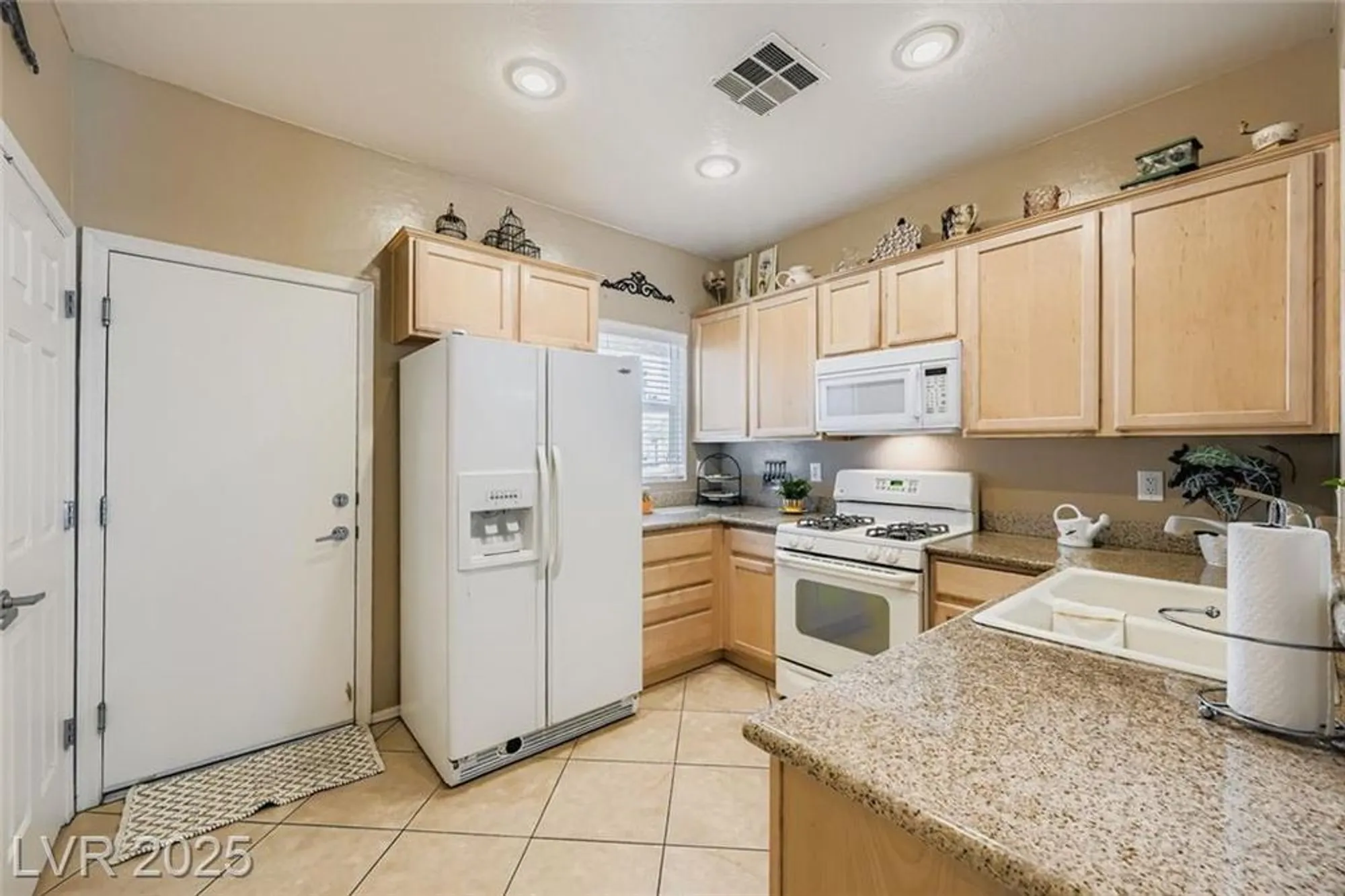 Property Slideshow image 9 of 29 | 2404 willow wren dr, North Las Vegas, NV, 89084
