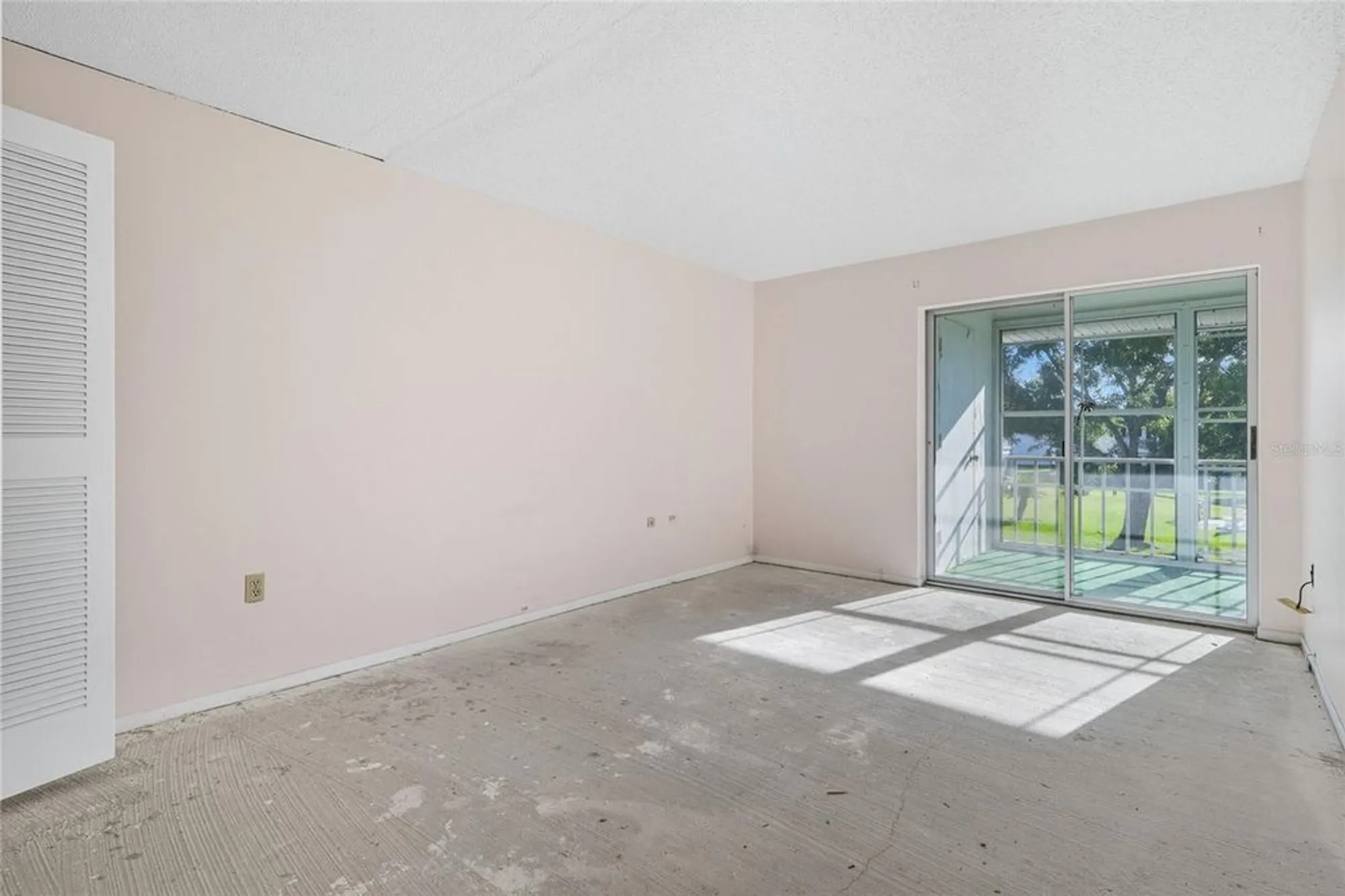 Property Slideshow image 8 of 25 | 4705 5th st w apt 302, Bradenton, FL, 34207