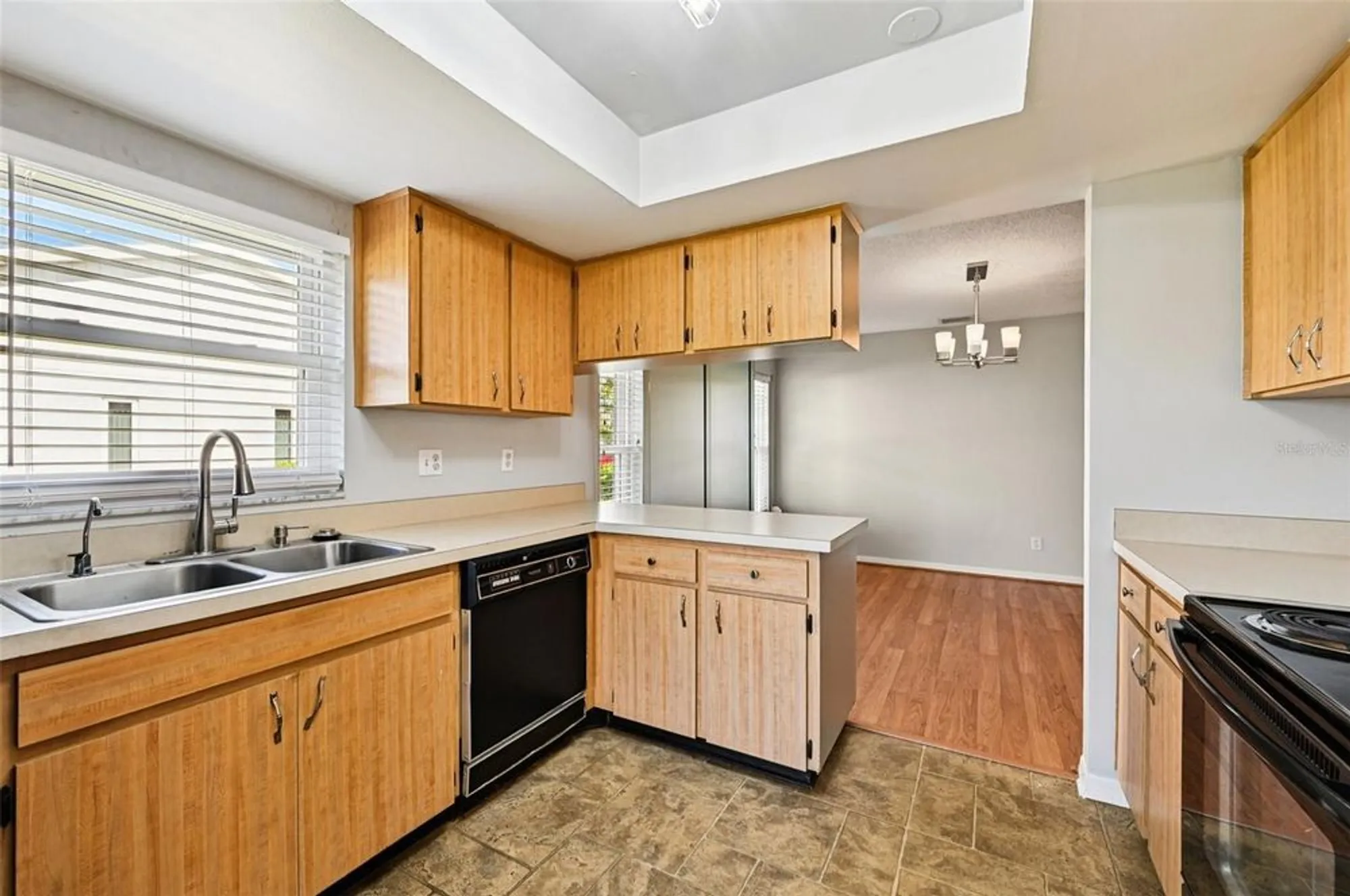 Property Slideshow image 13 of 55 | 2421 lancaster dr, Sun City Center, FL, 33573