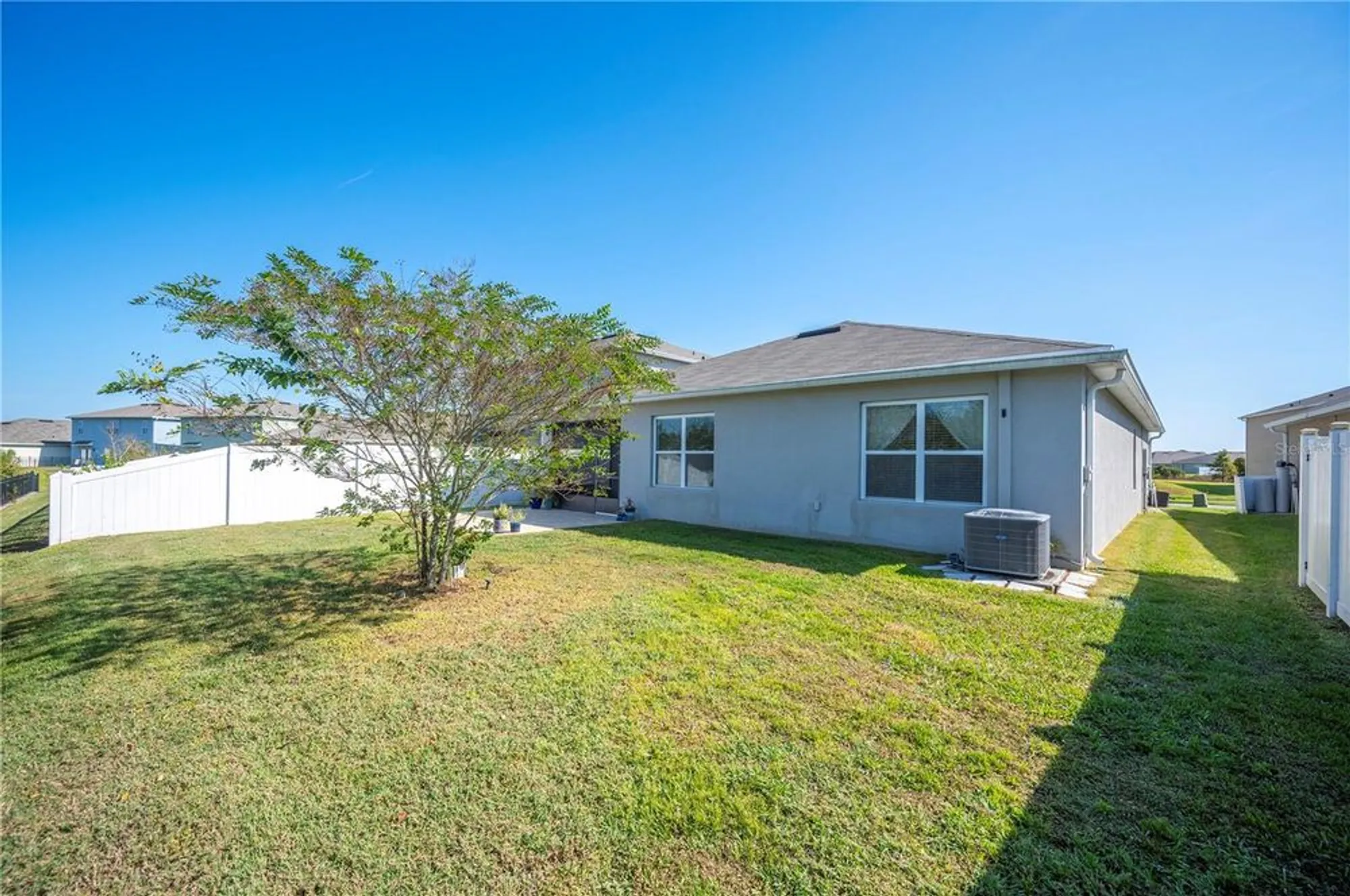 Property Slideshow image 33 of 41 | 2719 grandbury grove rd, Lakeland, FL, 33811