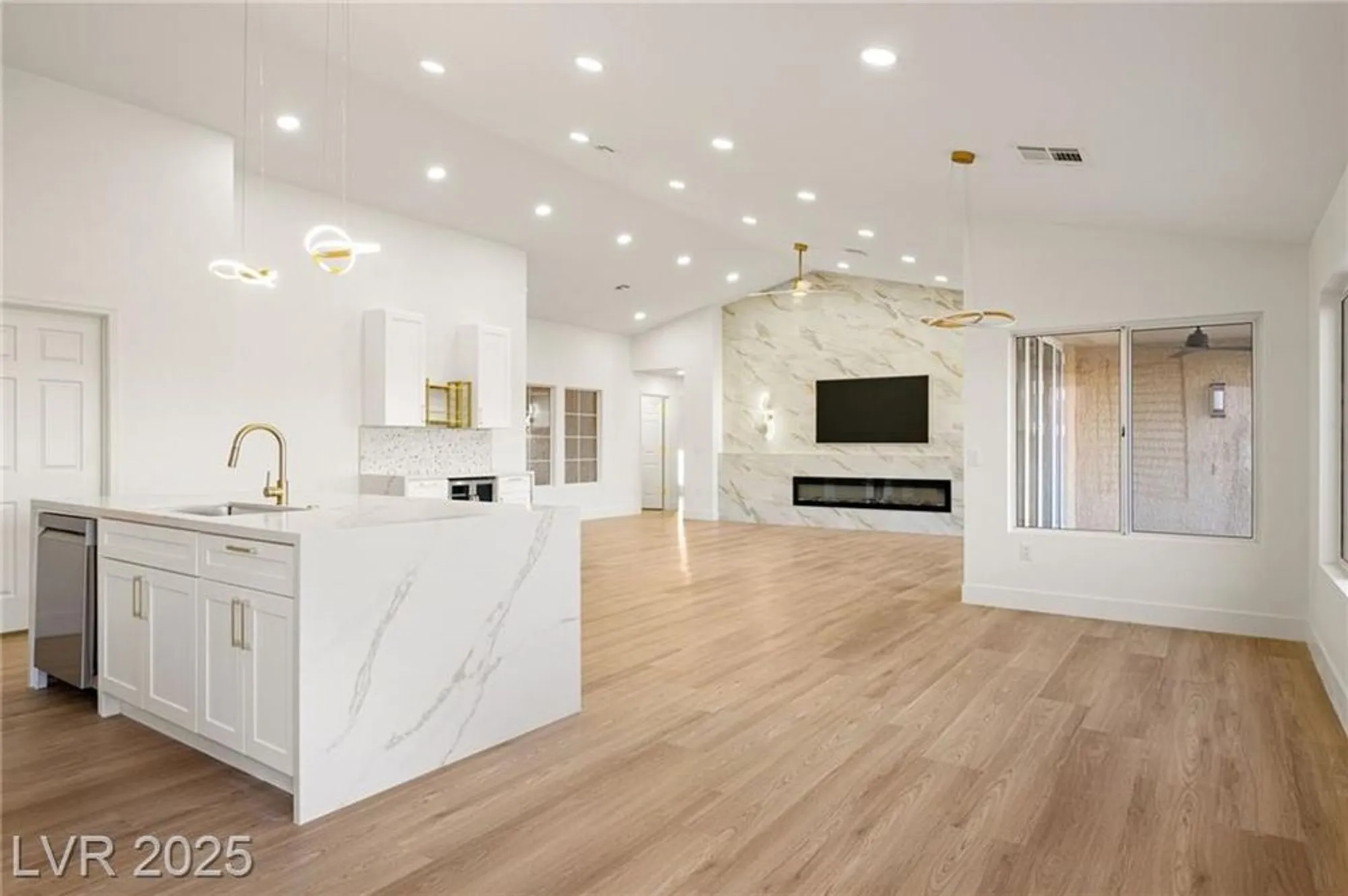 Property Slideshow image 10 of 44 | 2808 crown ridge dr, Las Vegas, NV, 89134