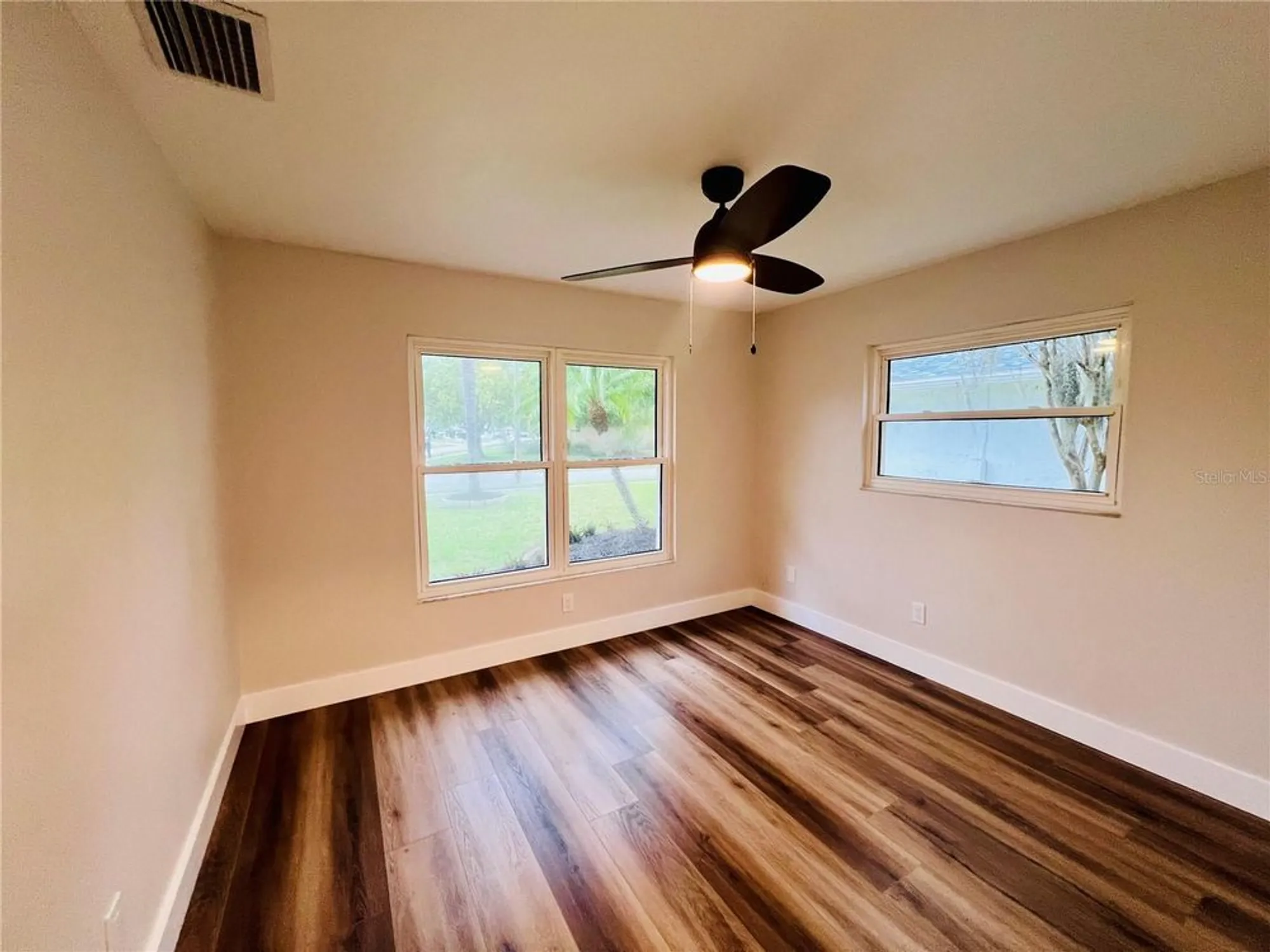 Property Slideshow image 17 of 28 | 801 leeward way, Palm Harbor, FL, 34685