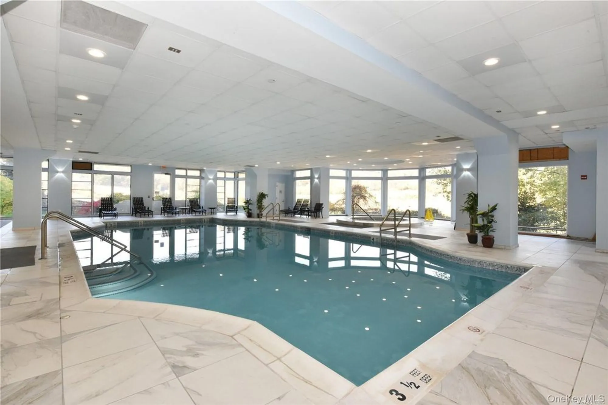 Property Slideshow image 13 of 18 | 100 harbor view dr 423, Port Washington, NY, 11050
