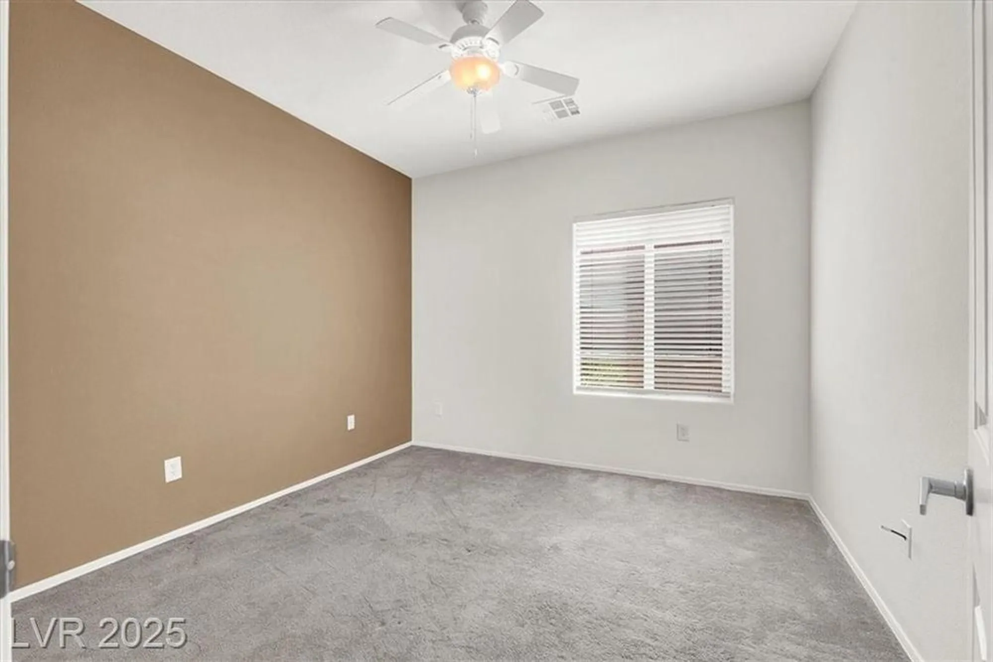 Property Slideshow image 13 of 24 | 2101 sawtooth mountain dr, Henderson, NV, 89044
