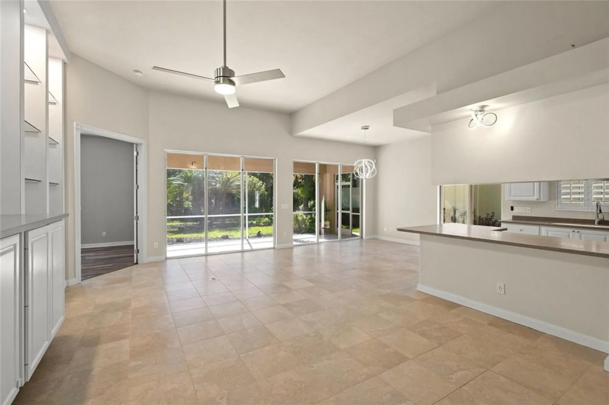 Property Slideshow image 9 of 46 | 5762 benevento dr, Sarasota, FL, 34238