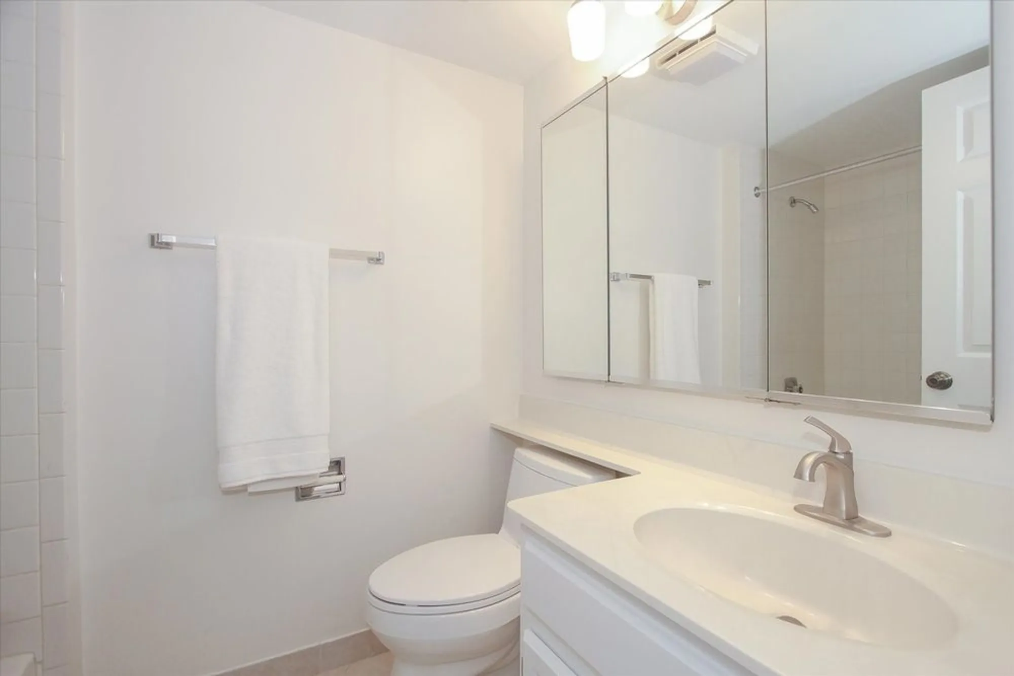 Property Slideshow image 21 of 32 | 78a foxwood ln # m169, Lake Barrington, IL, 60010