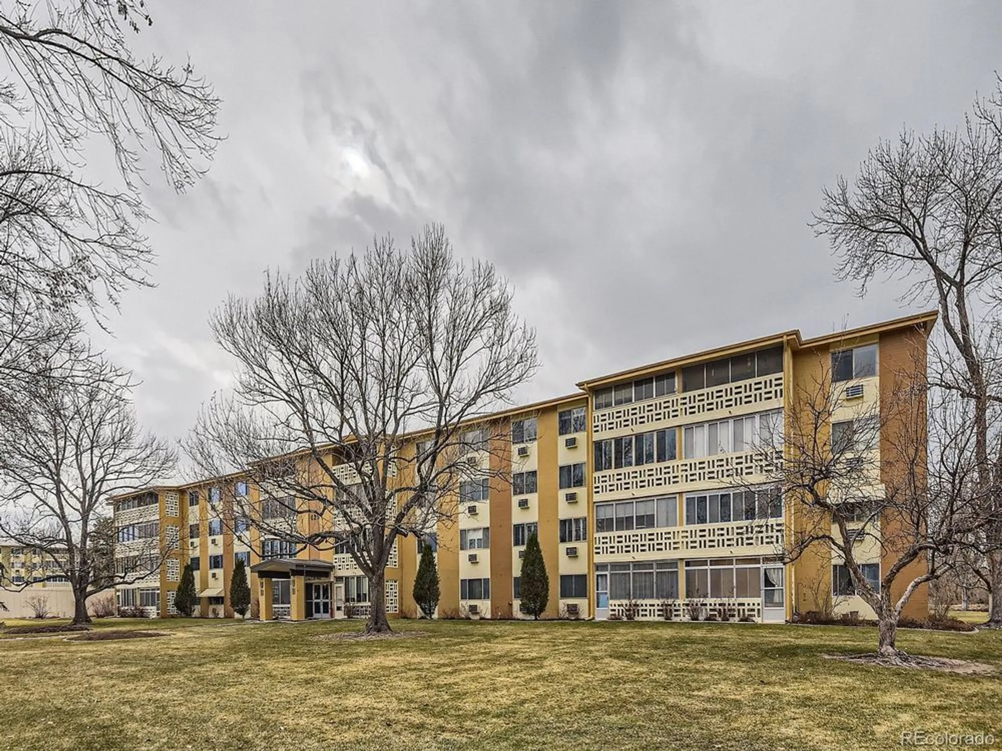 Property Slideshow image 1 of 32 | 625 s alton way 3d, Denver, CO, 80247