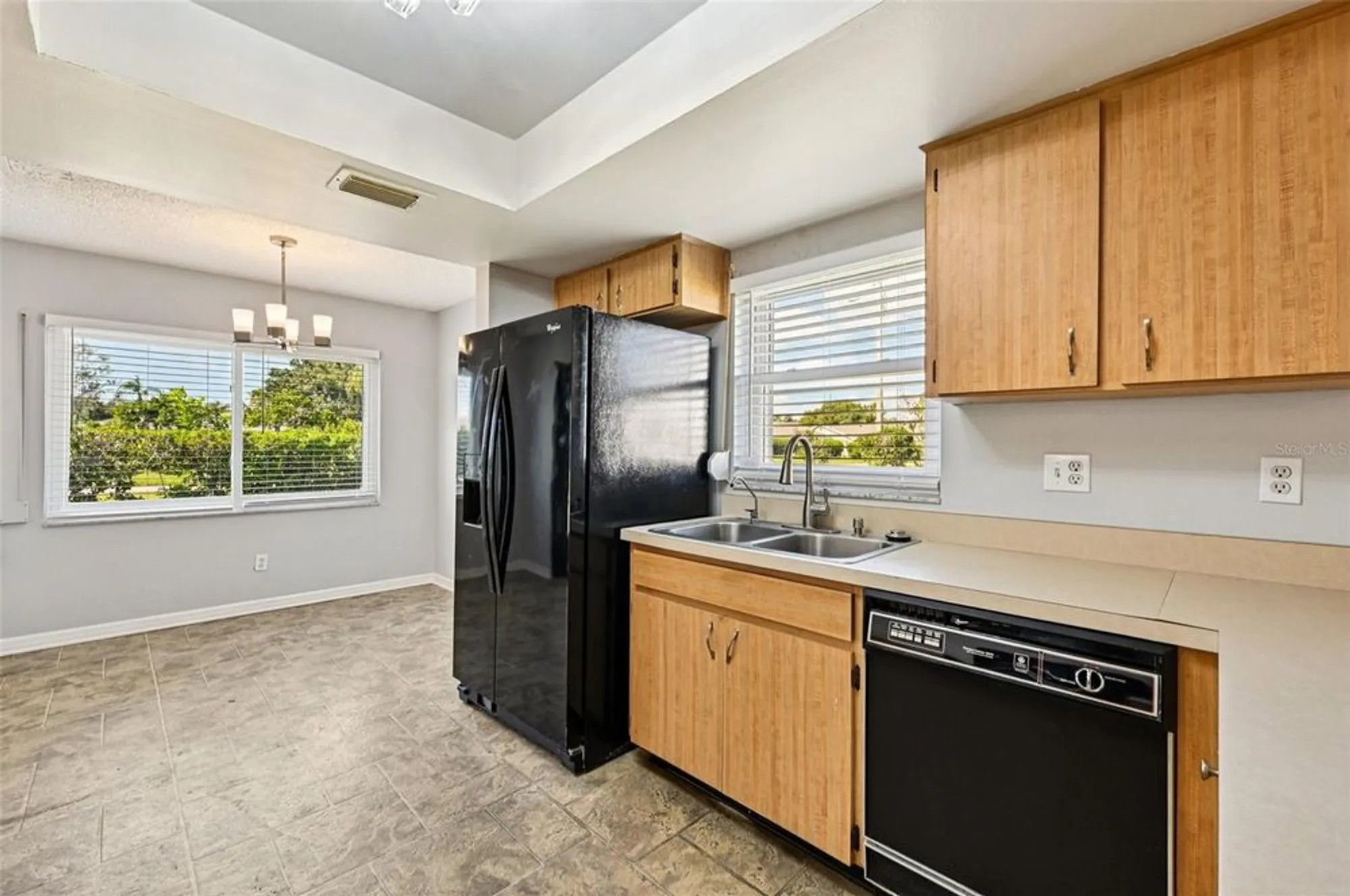 Property Slideshow image 14 of 55 | 2421 lancaster dr, Sun City Center, FL, 33573