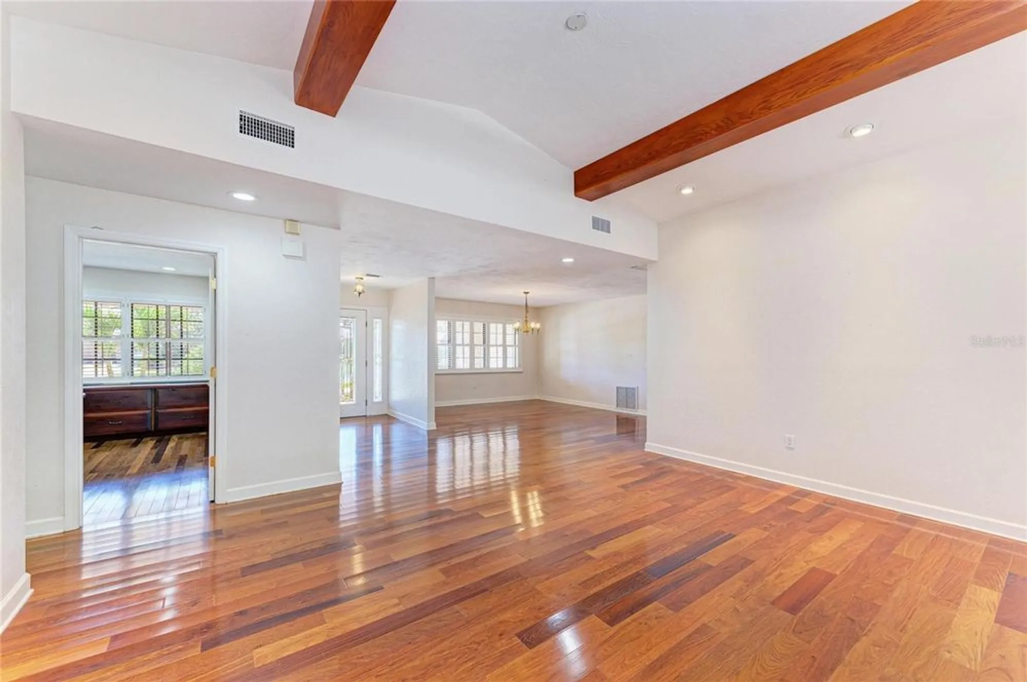 Property Slideshow image 19 of 83 | 5668 country lakes dr, Sarasota, FL, 34243