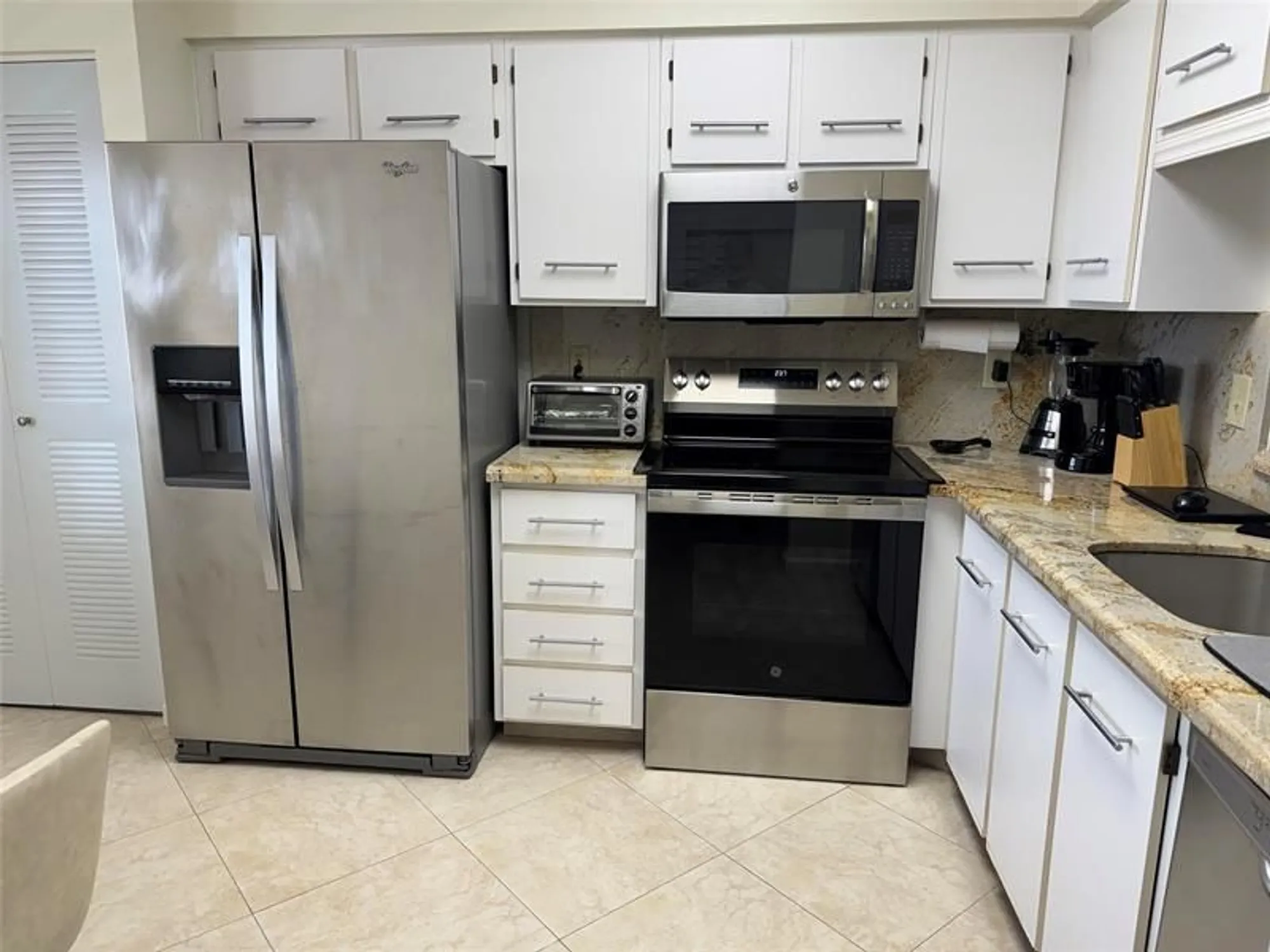 Property Slideshow image 3 of 25 | 7260 kinghurst dr apt 606, Delray Beach, FL, 33446