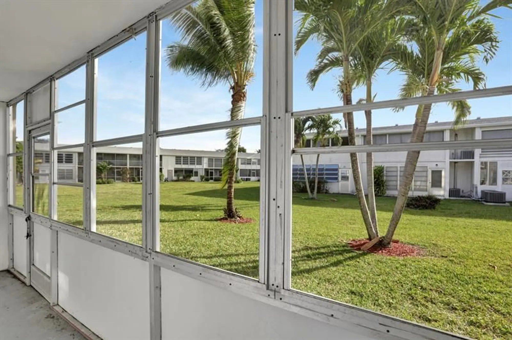 Property Slideshow image 16 of 38 | 275 markham m # 275, Deerfield Beach, FL, 33442