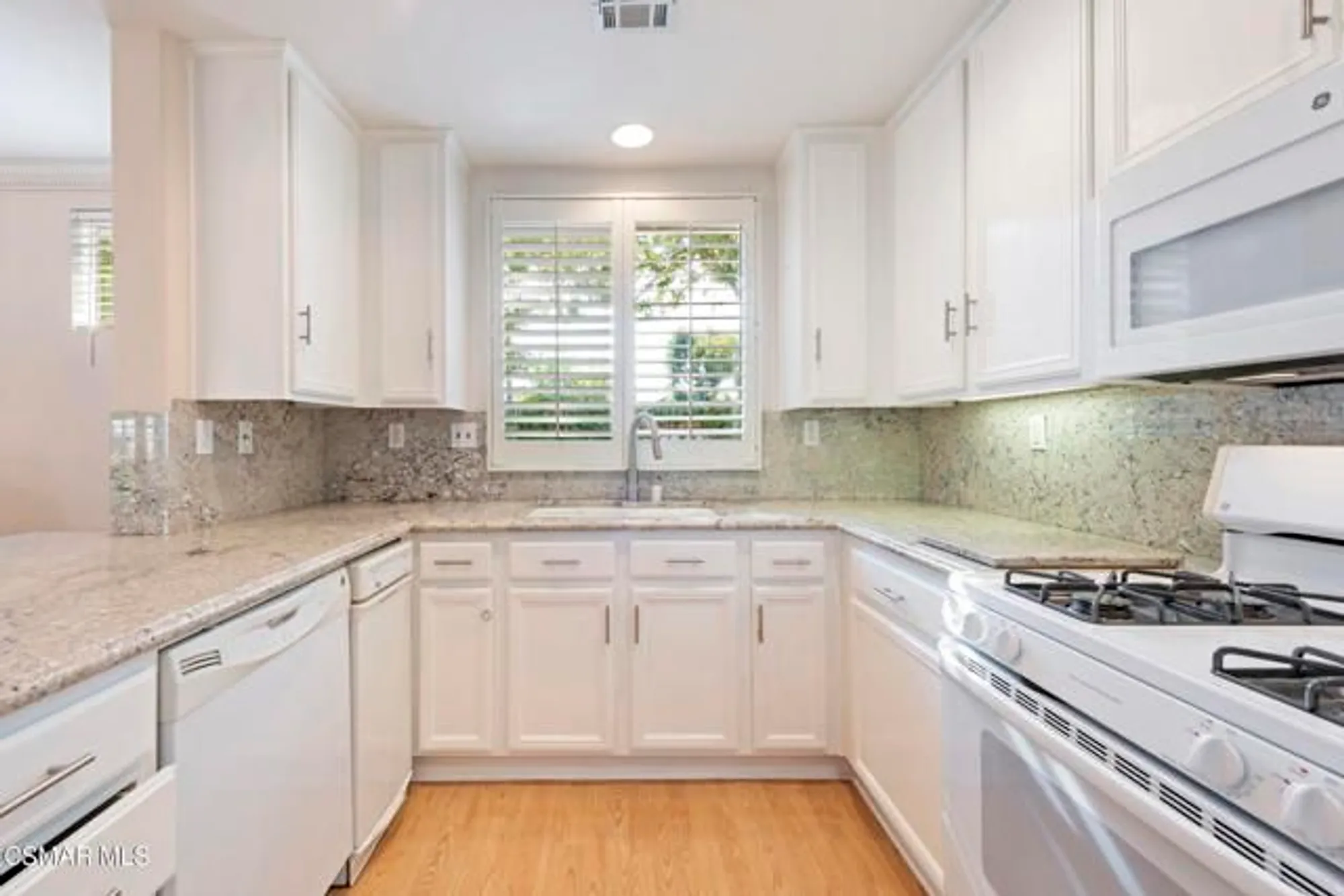 Property Slideshow image 12 of 38 | 2059 tulip ave, Simi Valley, CA, 93063