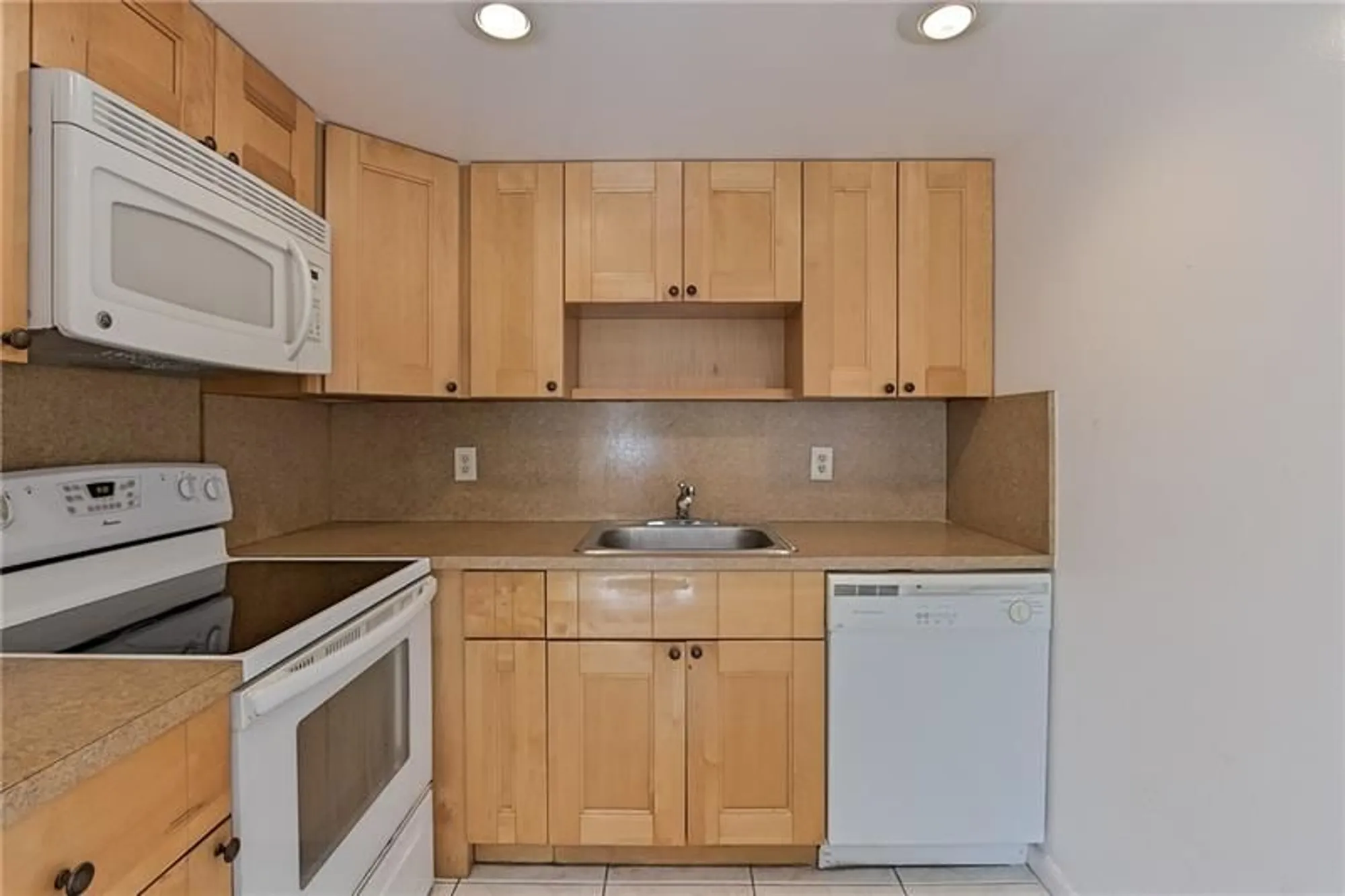 Property Slideshow image 7 of 20 | 167 grantham e # 167, Deerfield Beach, FL, 33442