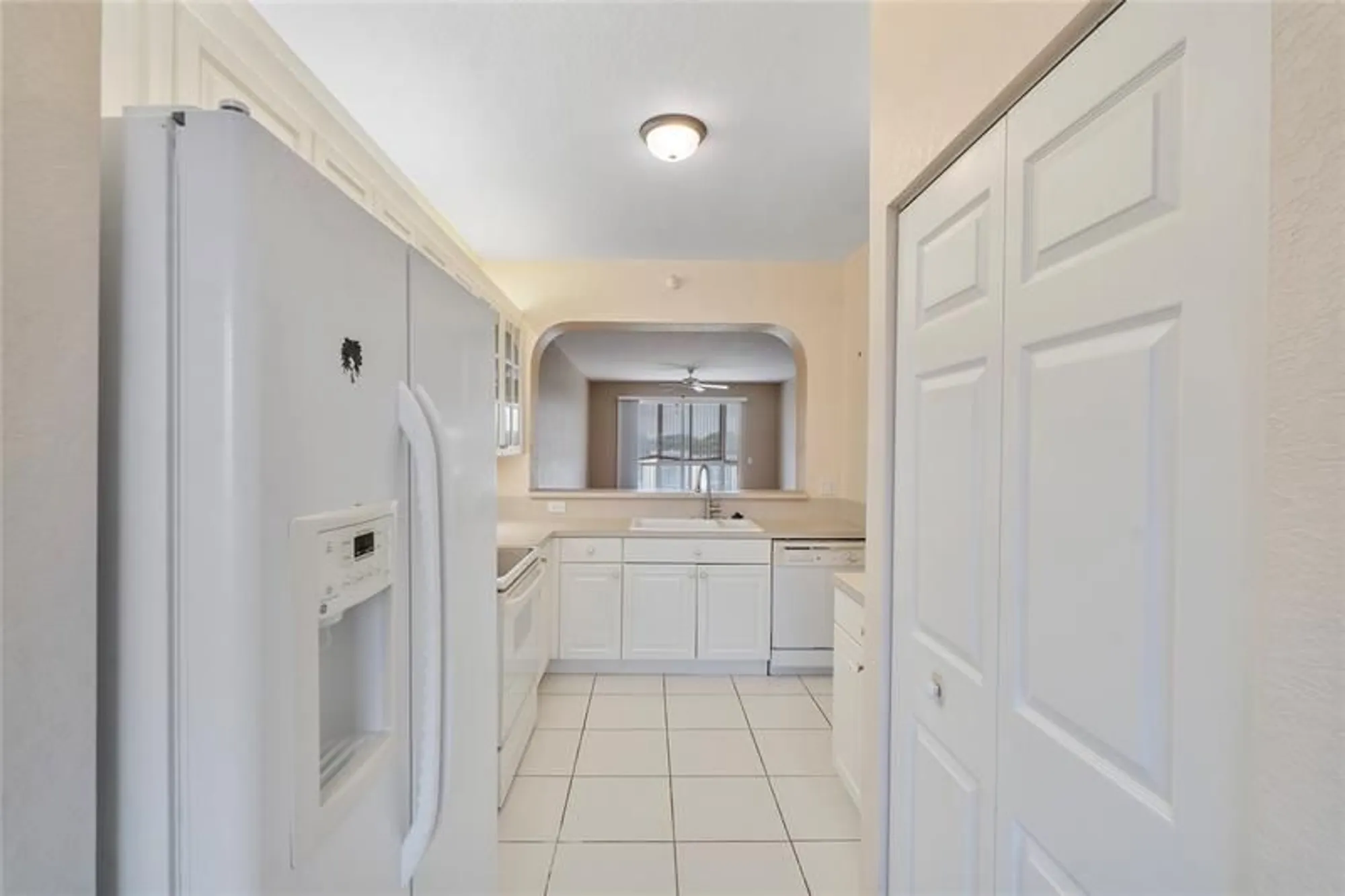 Property Slideshow image 4 of 18 | 7611 southampton ter apt 405a, Tamarac, FL, 33321