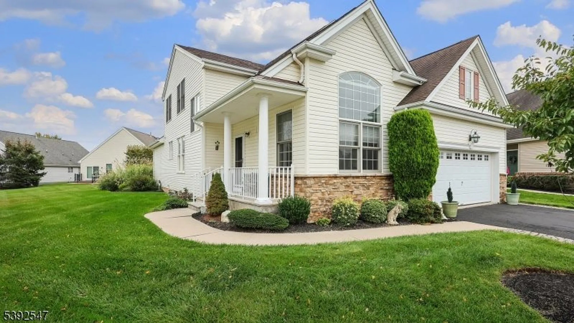 Property Slideshow image 3 of 38 | 13 bray ct, Somerset, NJ, 08873