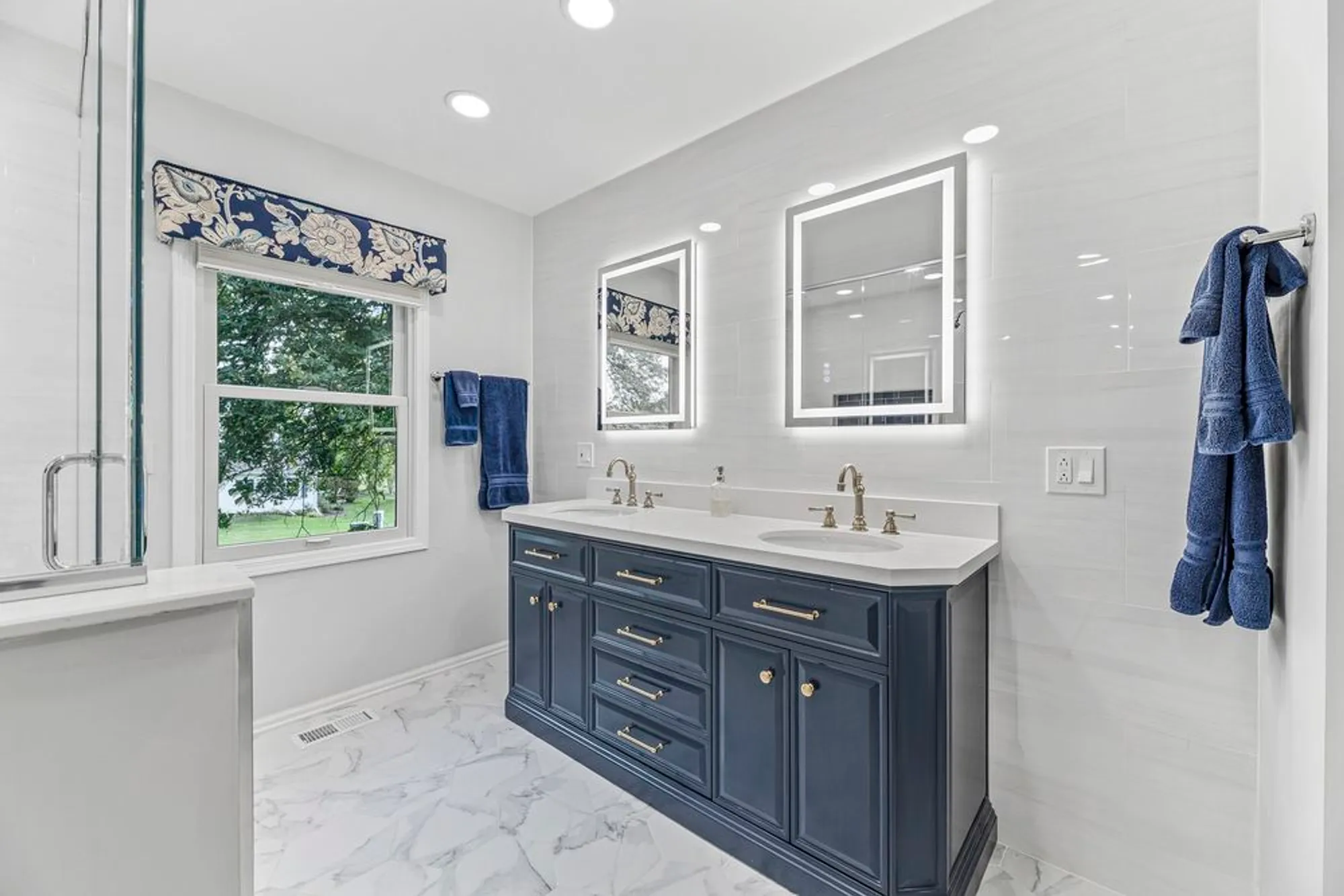 Property Slideshow image 21 of 30 | , Prospect Heights, IL, 60070