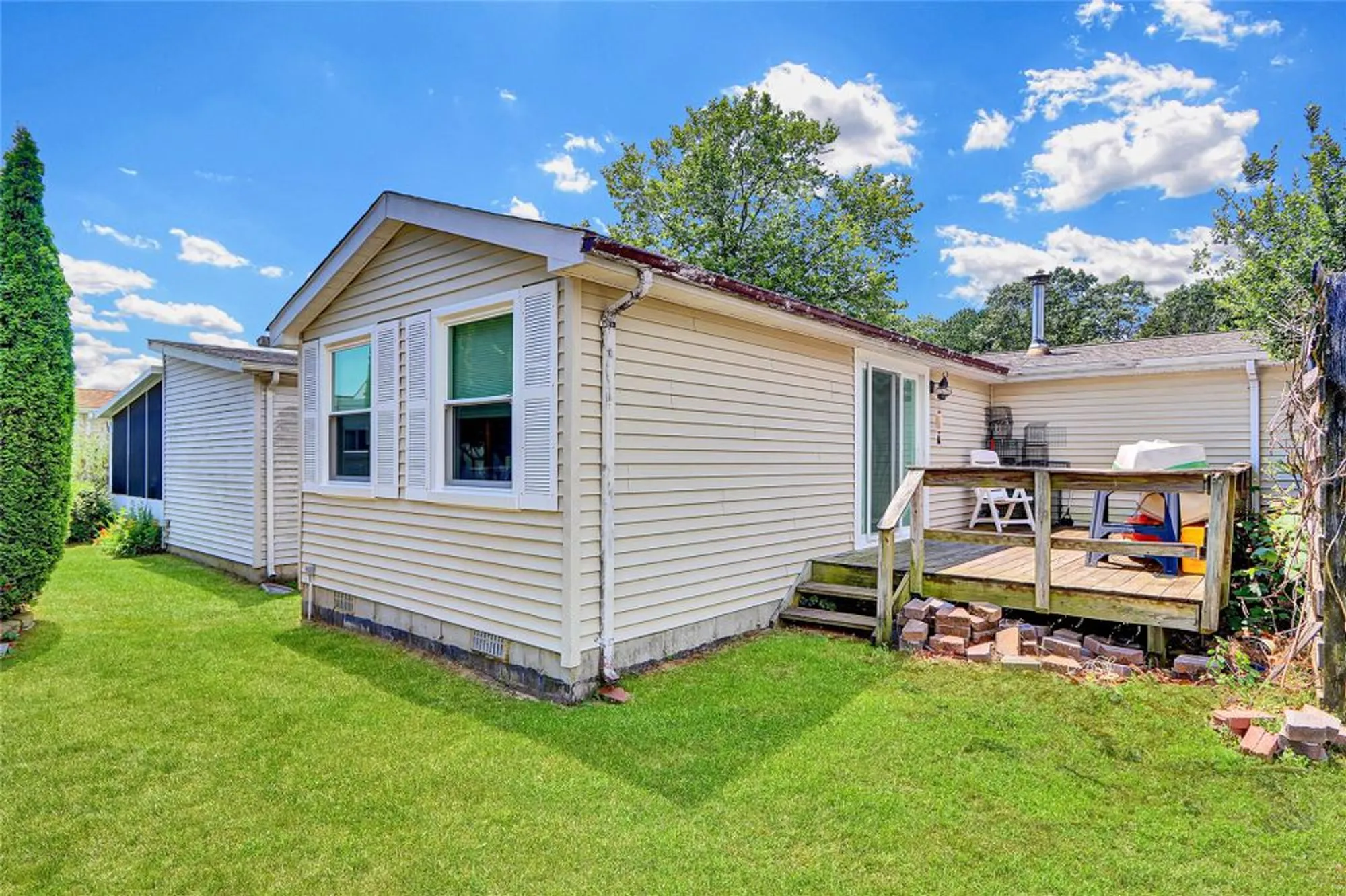 Property Slideshow image 16 of 18 | 164 village cir, Manorville, NY, 11949